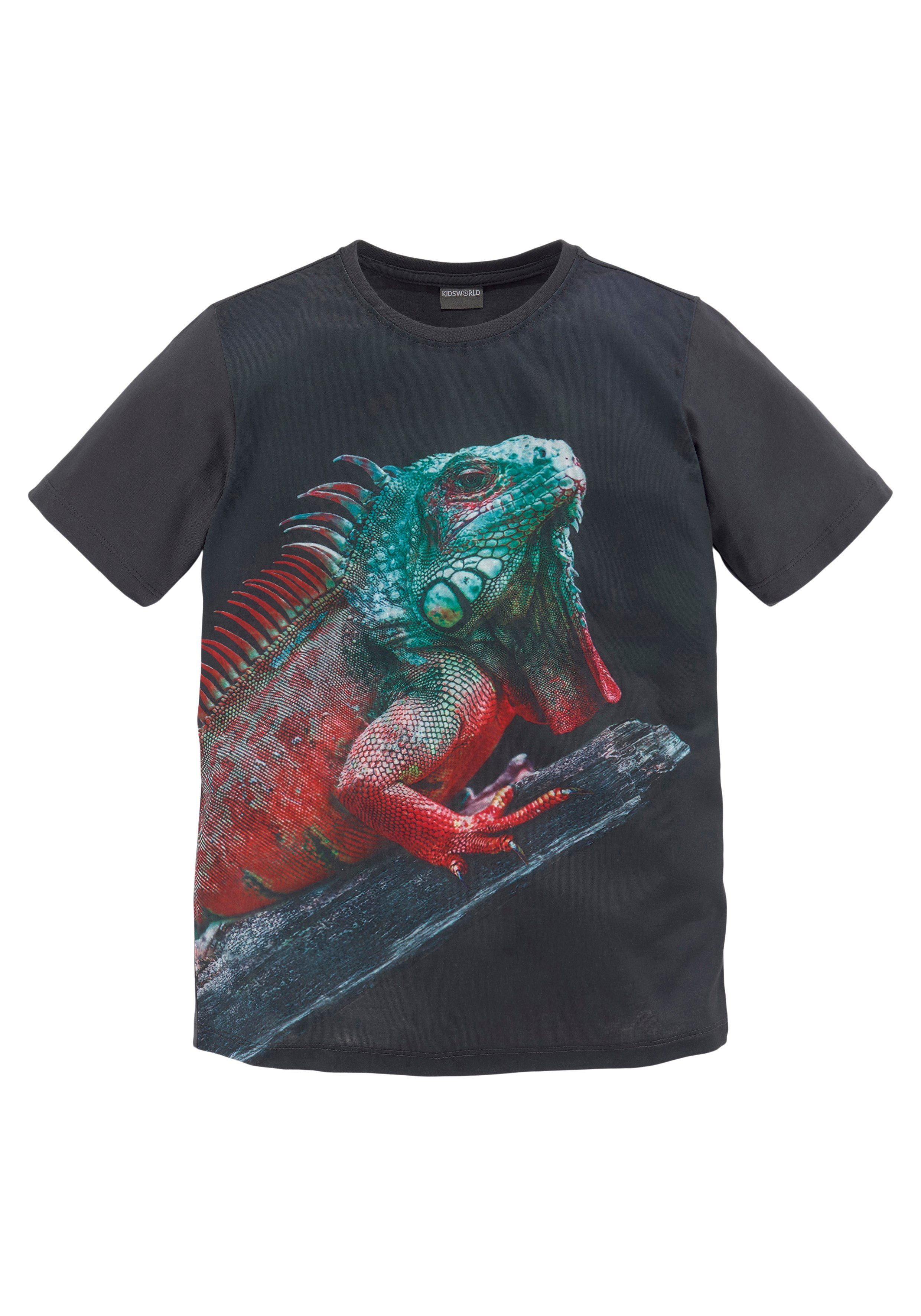 KIDSWORLD T-Shirt Fotoprint: LITTLE LIZARD Kurzarm, mit stylischem Leguan-Druck, Rundhalsausschnitt. Reduzierter Preis € 10,49. Unverbindliche Preisempfehlung € 14,99, (€ 10,49 pro 1 Stk)