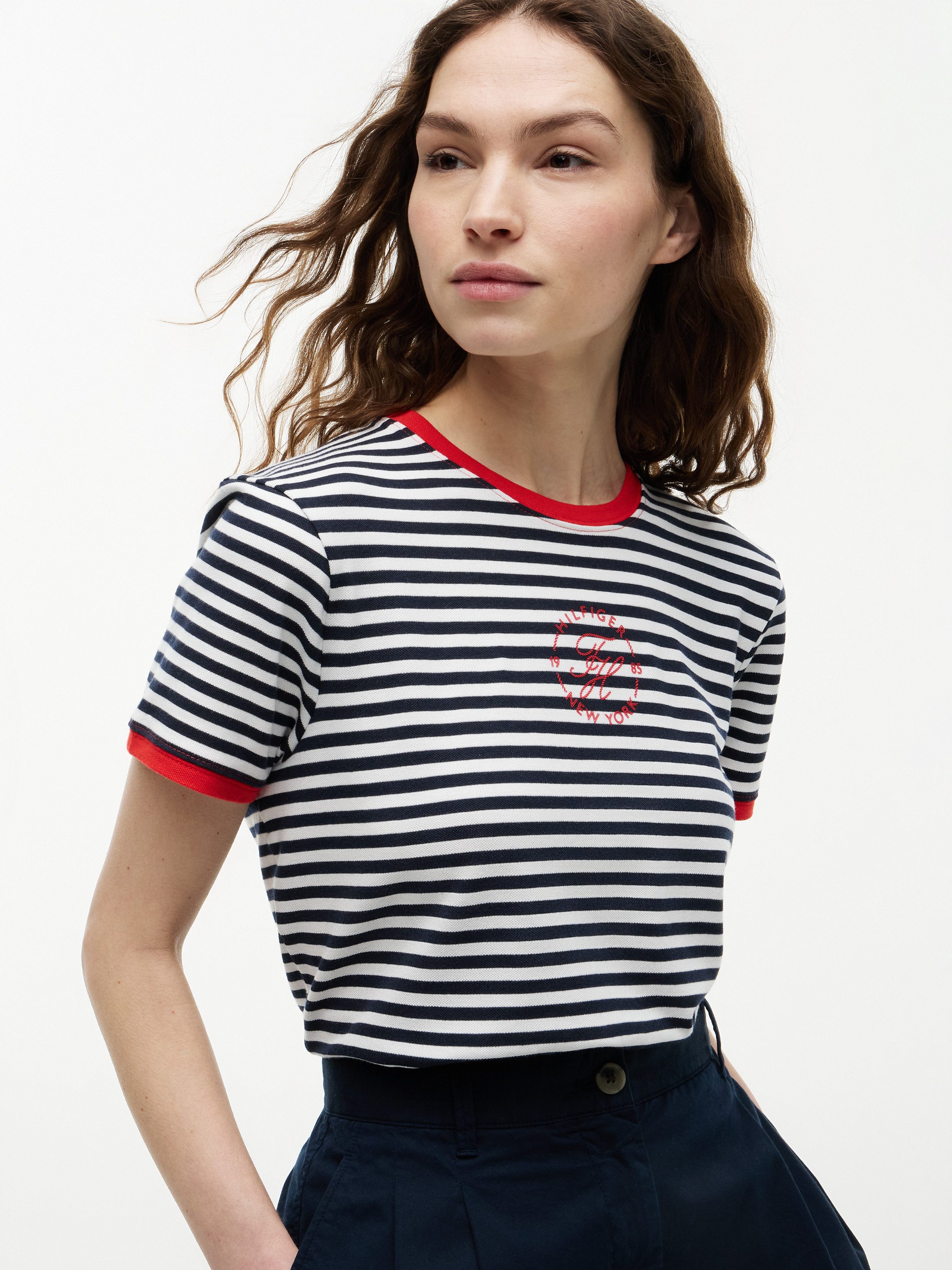 Tommy Hilfiger Kurzarmshirt TH ROUNDAL REG C-NK SS TEE mit kontrastfarbenen Bündchen