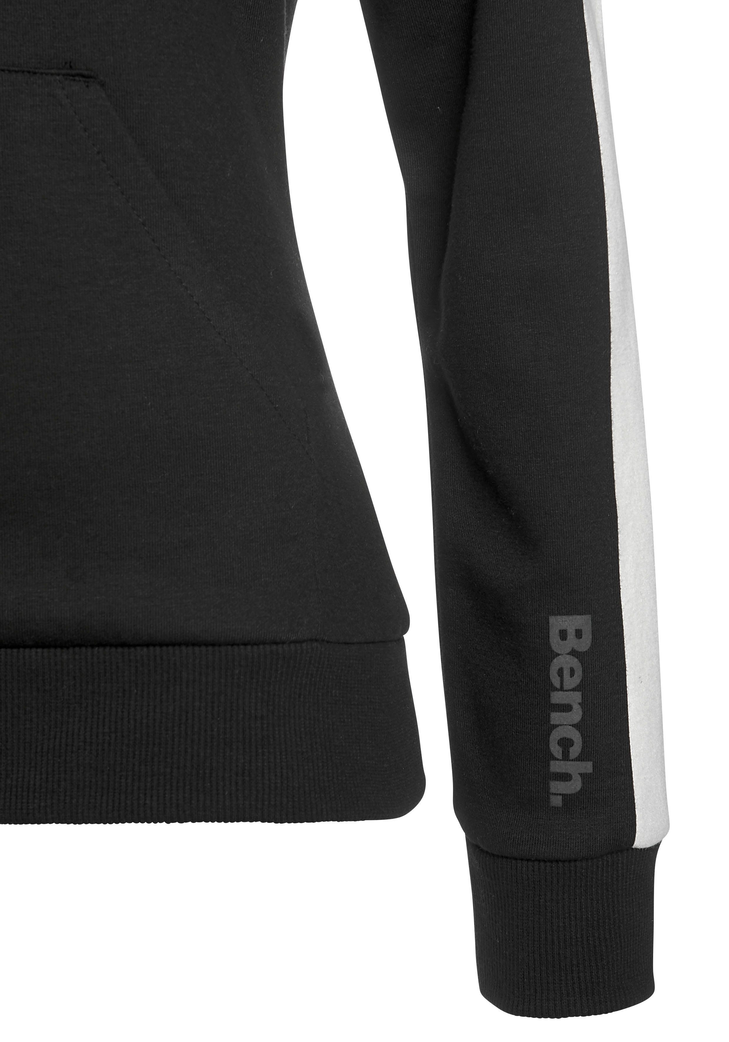 Seitenstreifen und mit schwarz-weiß Hoodie Kängurutasche, Kapuzensweatshirt Bench. Loungeanzug, Loungewear