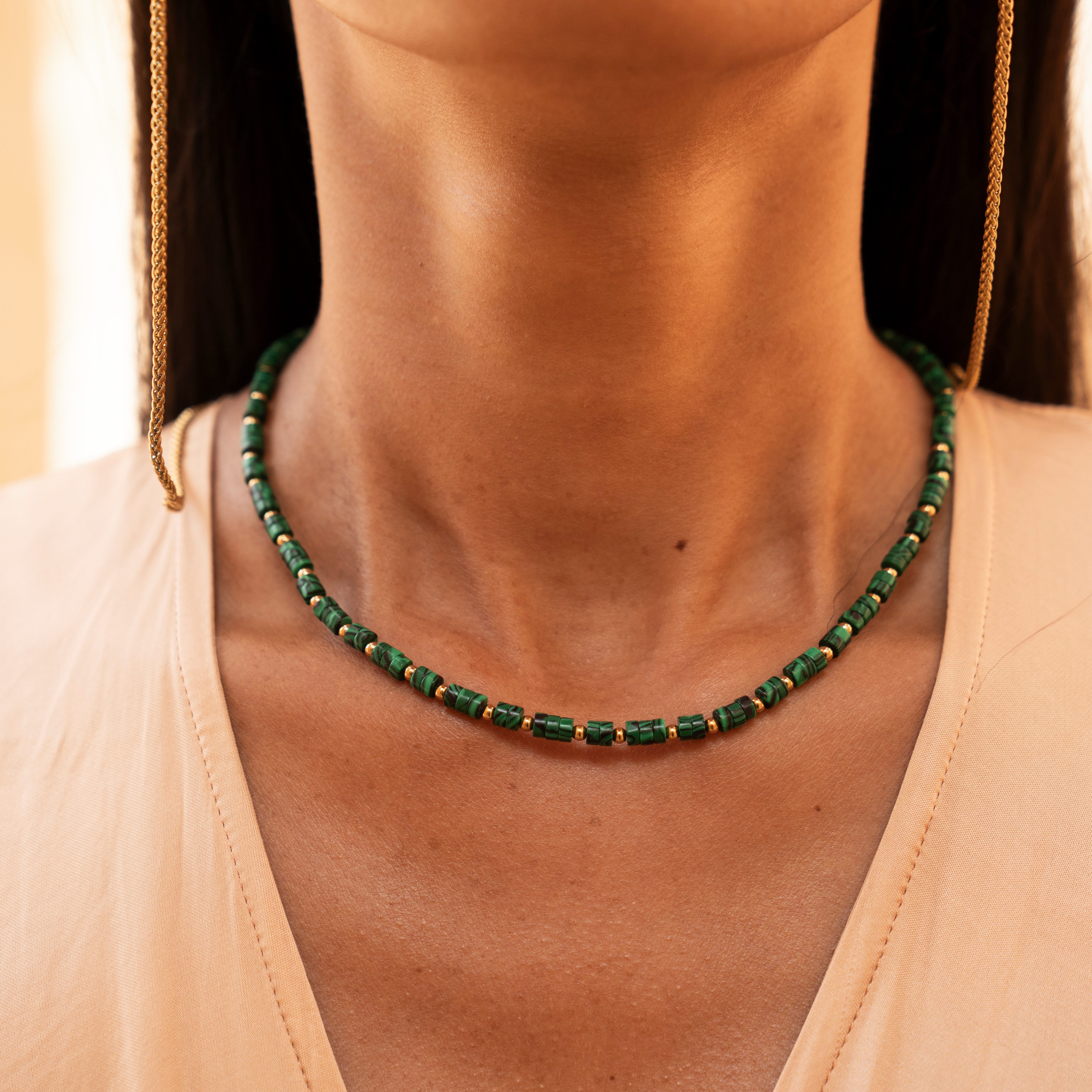 Made by Nami Perlenkette Damen Halskette bunt Naturstein verstellbar wasserfest hypoallergen, aus Naturstein – Boho-Stil – Sommerlich – mit Verlängerung – Bild 2 von 5