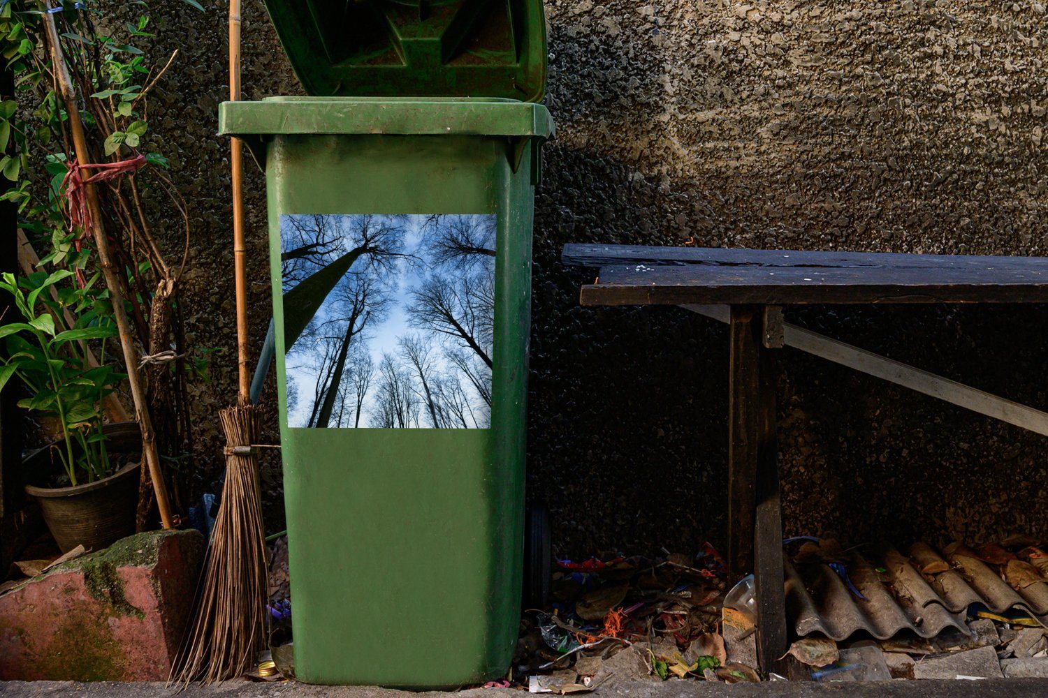 MuchoWow Wandsticker Container, Mülltonne, St), (1 - Sticker, Mülleimer-aufkleber, Himmel - Bäume Wald Abfalbehälter