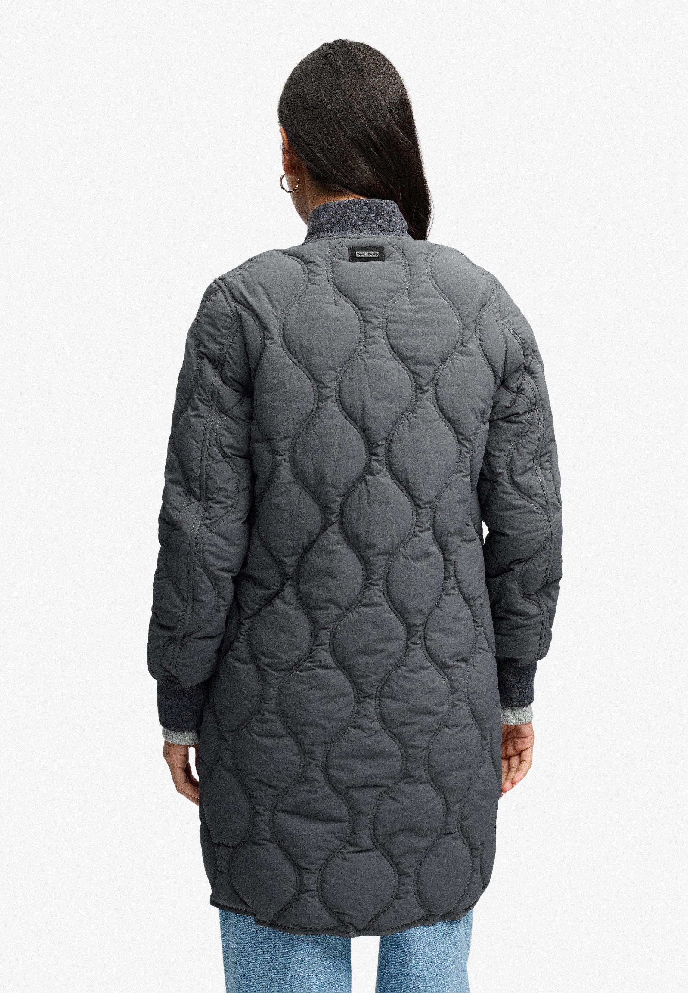 Superdry Steppjacke LONG ONION QUILT LINER JKT mit Obermaterial aus Nylon, Relaxed Fit, pflegeleicht, unifarben