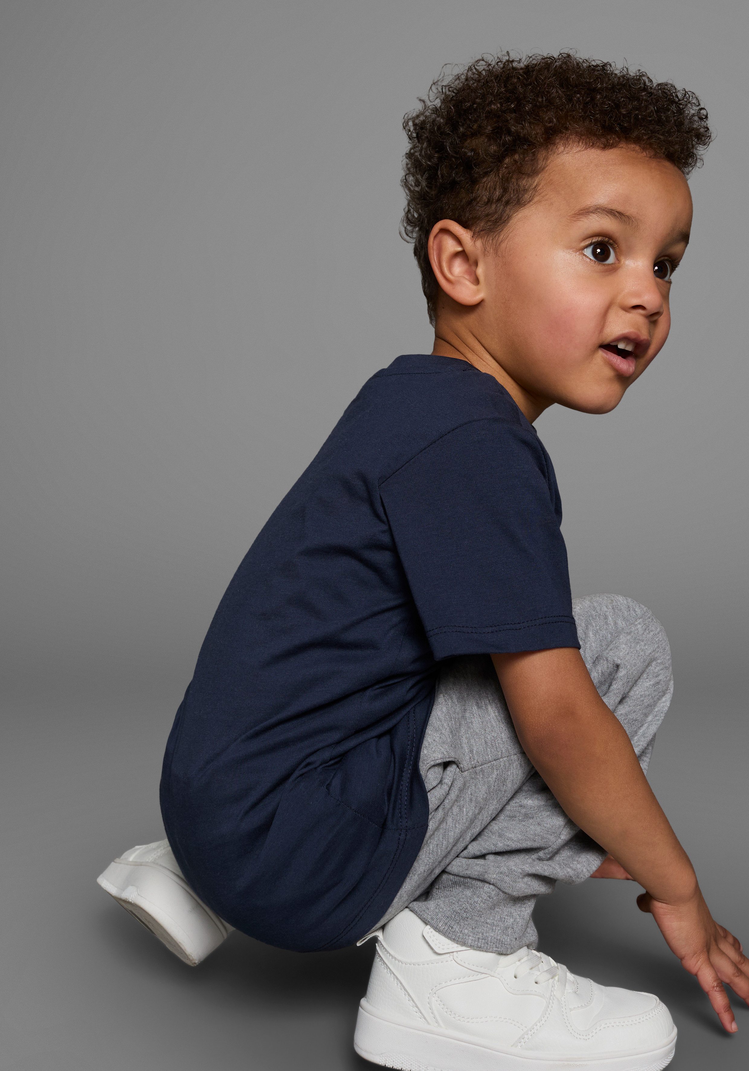 KIDSWORLD T-Shirt Kurzarm, Basic-Passform, mit stylischem Druck, mit Rippbündchen