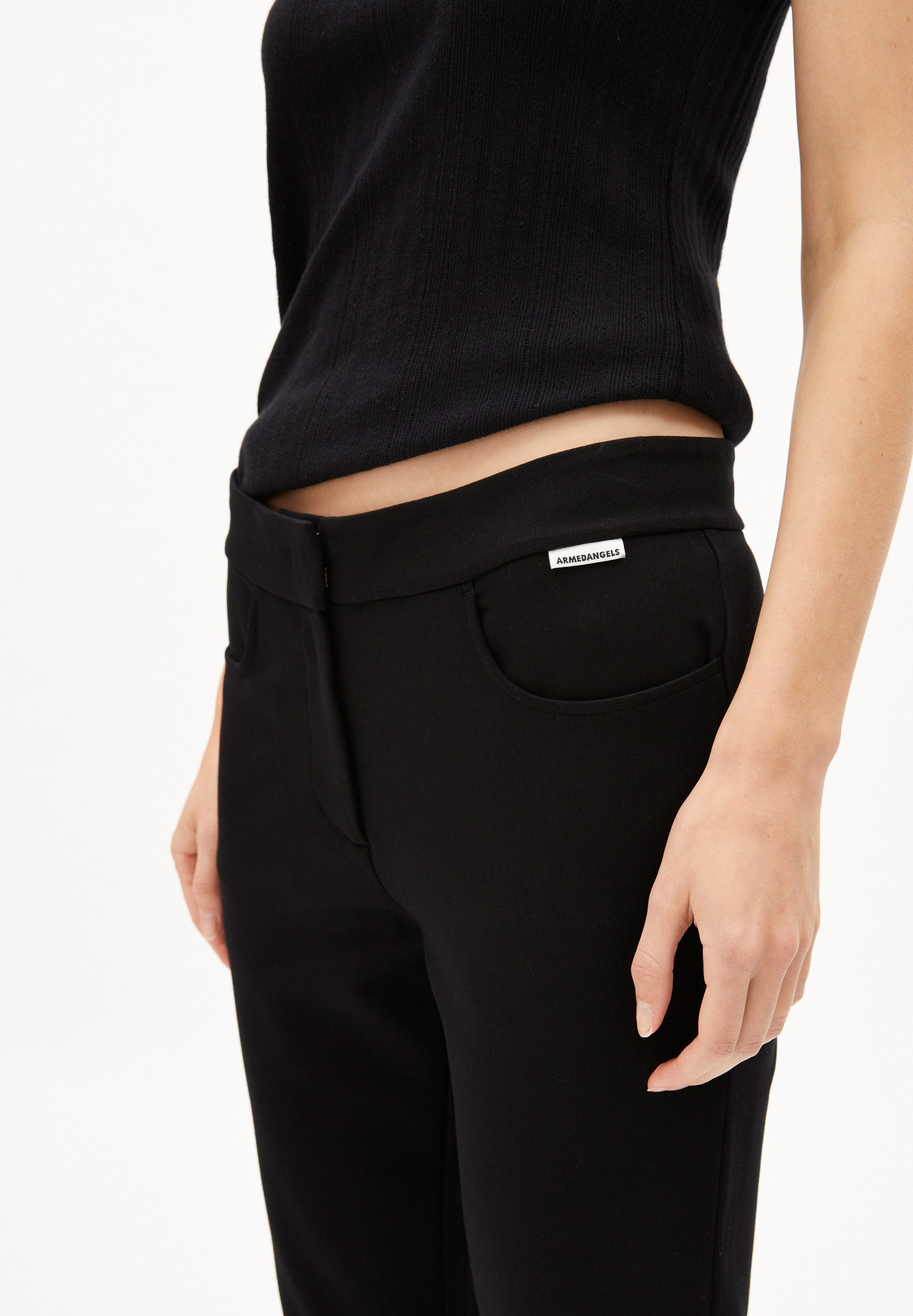 Armedangels Shorts MOONBAA Capri aus LENZING™ ECOVERO™ Viskose Mix (Slim Fit)