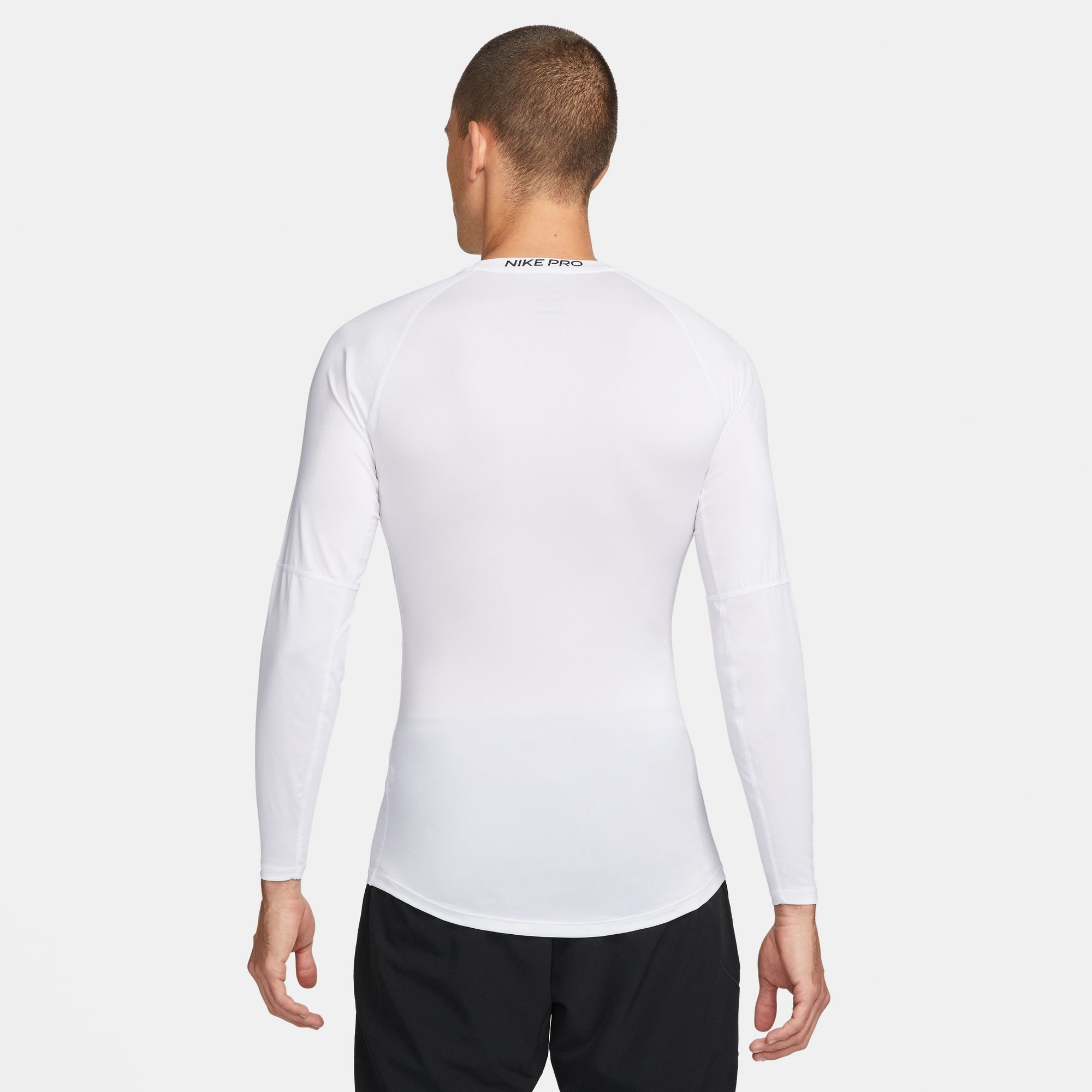 Nike Trainingsshirt PRO DRI-FIT MEN'S LONG-SLEEVE TOP schmale Passform, atmungsaktiv, schnell trocknend