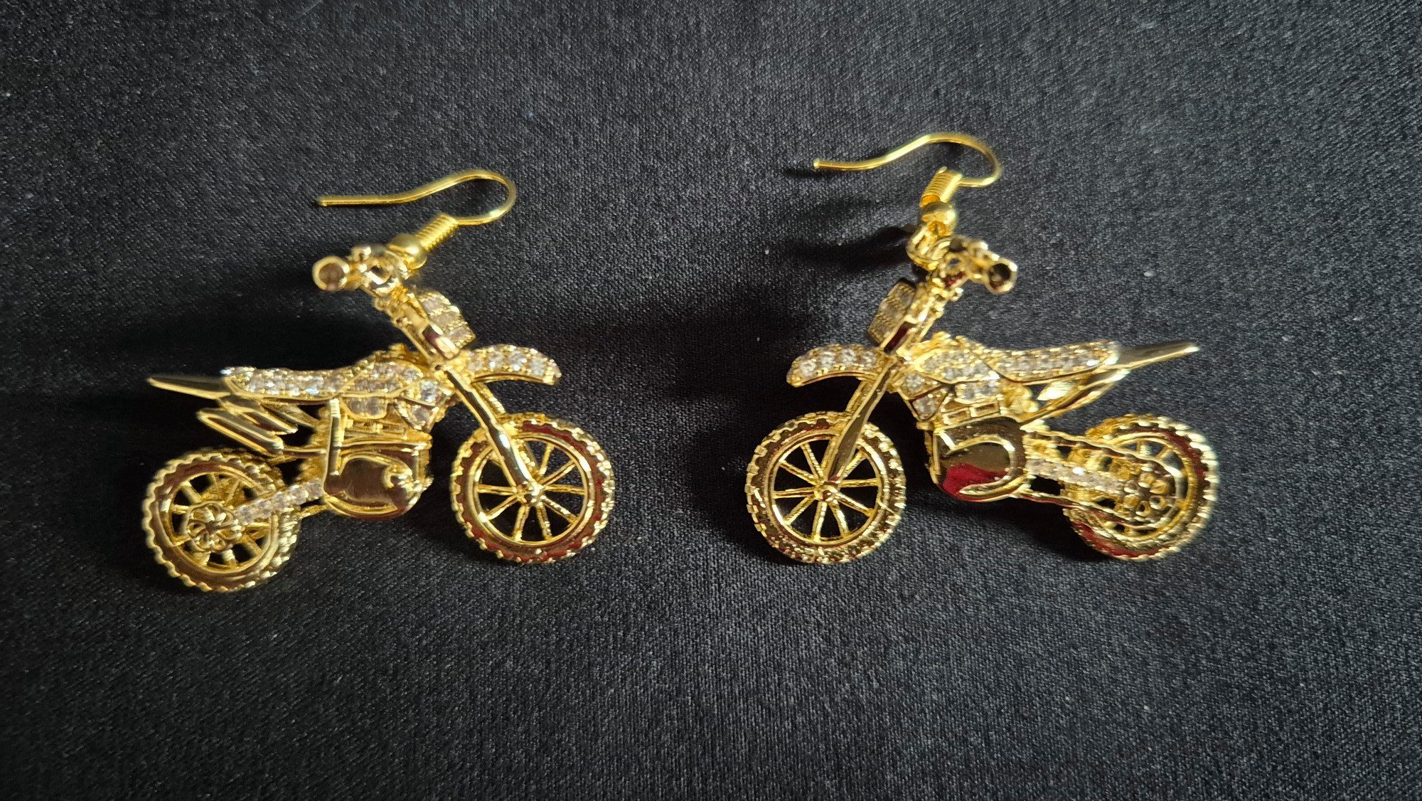Einkaufszauber Ohrhänger-Set Ohrringe Motorrad Goldenes Bike - Edelstahl vergoldet -, Dreidimenional geformtes Motorrad mit Strasssteinen verziert