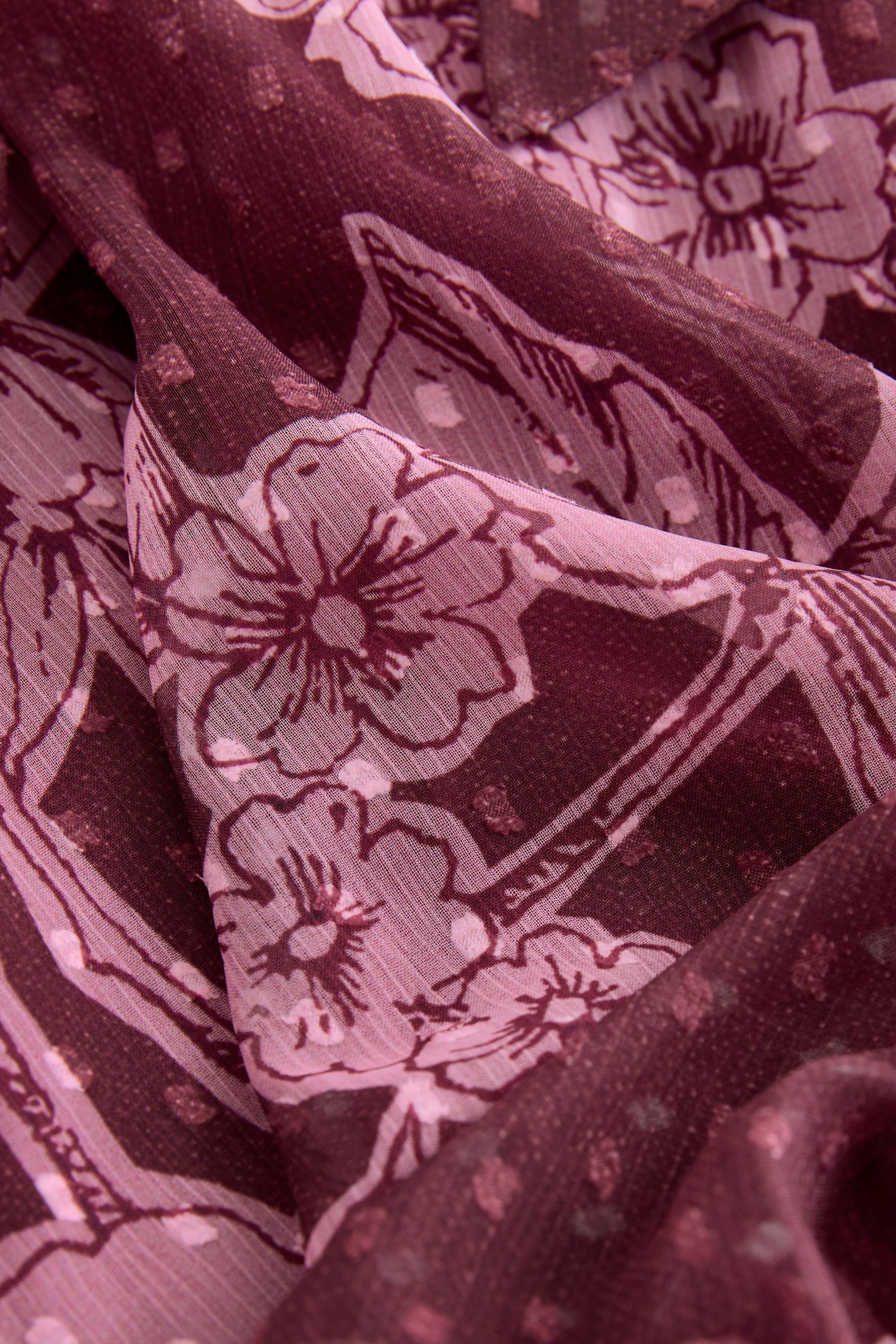 LAURA ASHLEY Maxikleid Laura Ashley Chiffon-Maxikleid mit Rüschen (1-tlg)