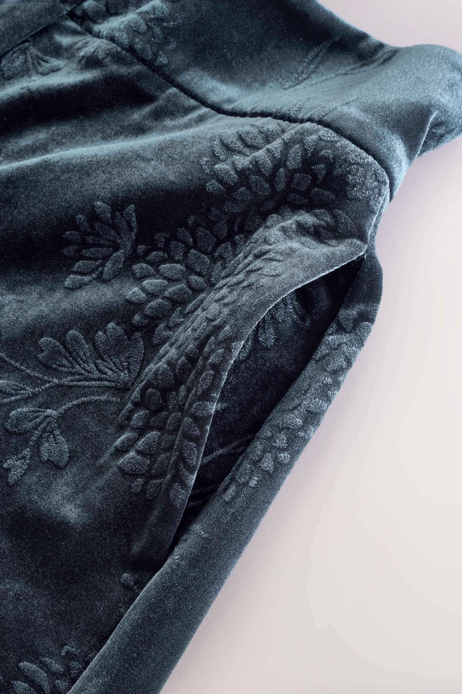 Next Anzughose Samthose mit weitem Beinschnitt und Prägung (1-tlg)