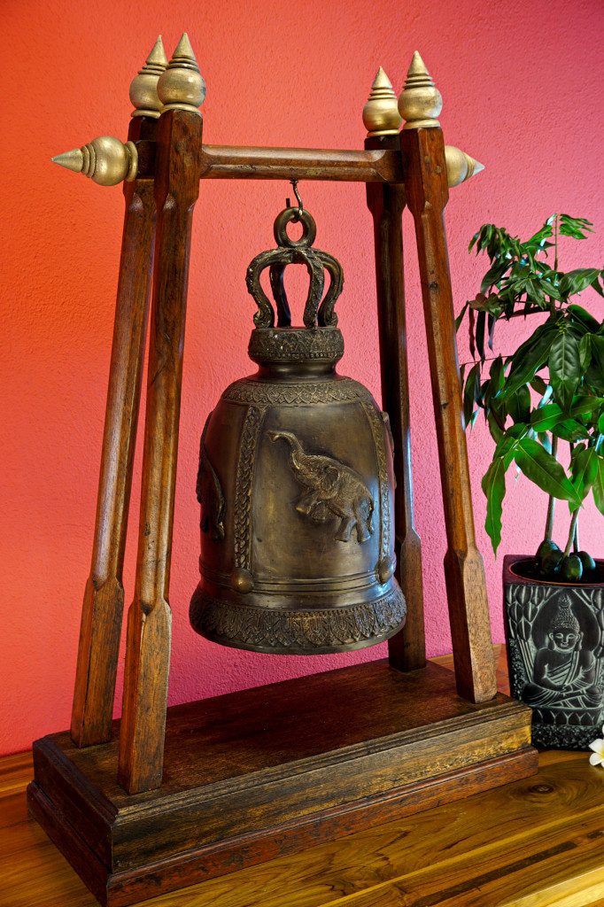 Kinaree Läutewerk XXL Tempelglocke mit Stativ, Bronze Thailand 71cm, Natur (1-tlg)