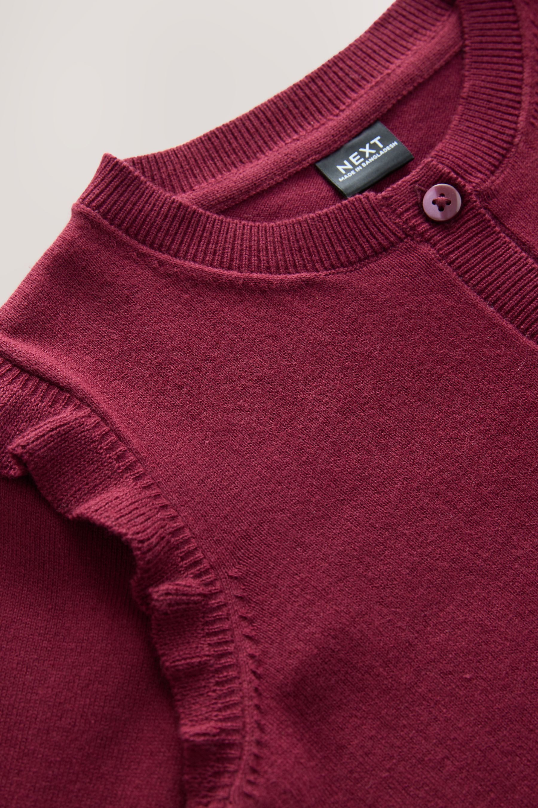 Next Strickjacke Schul-Strickjacke mit gerüschten Schultern (1-tlg)