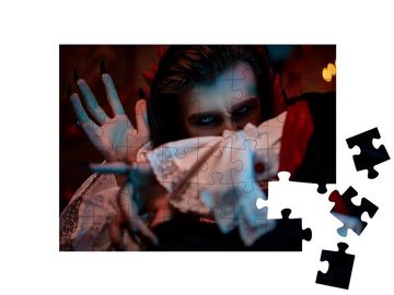 puzzleYOU Puzzle Heimtückischer Vampirs mit eisblauen Augen, 48 Puzzleteile, puzzleYOU-Kollektionen Vampire