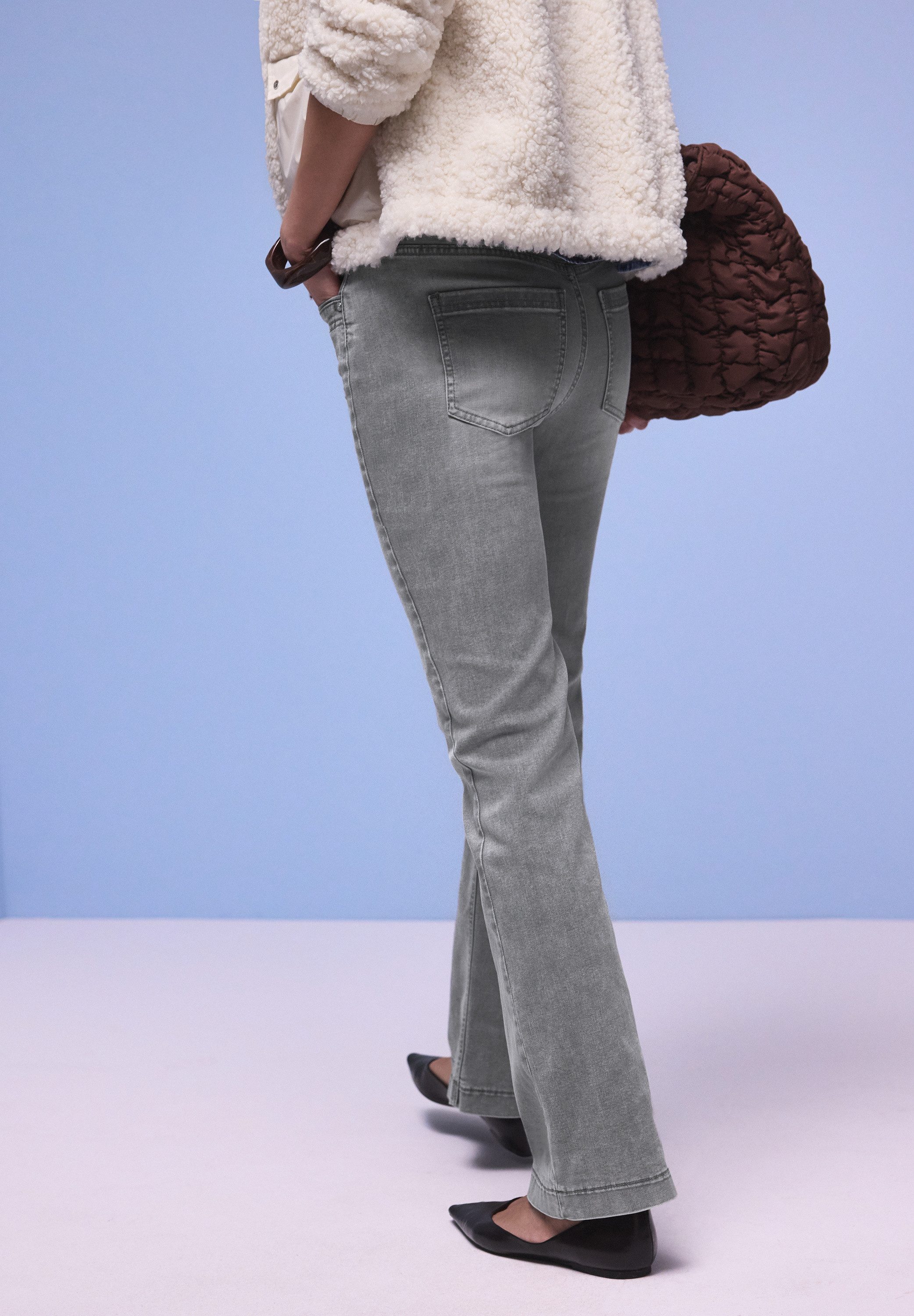 STREET ONE Bootcut-Jeans Style Blaire 5-Pocket-Style, mit Viskose und Stretch