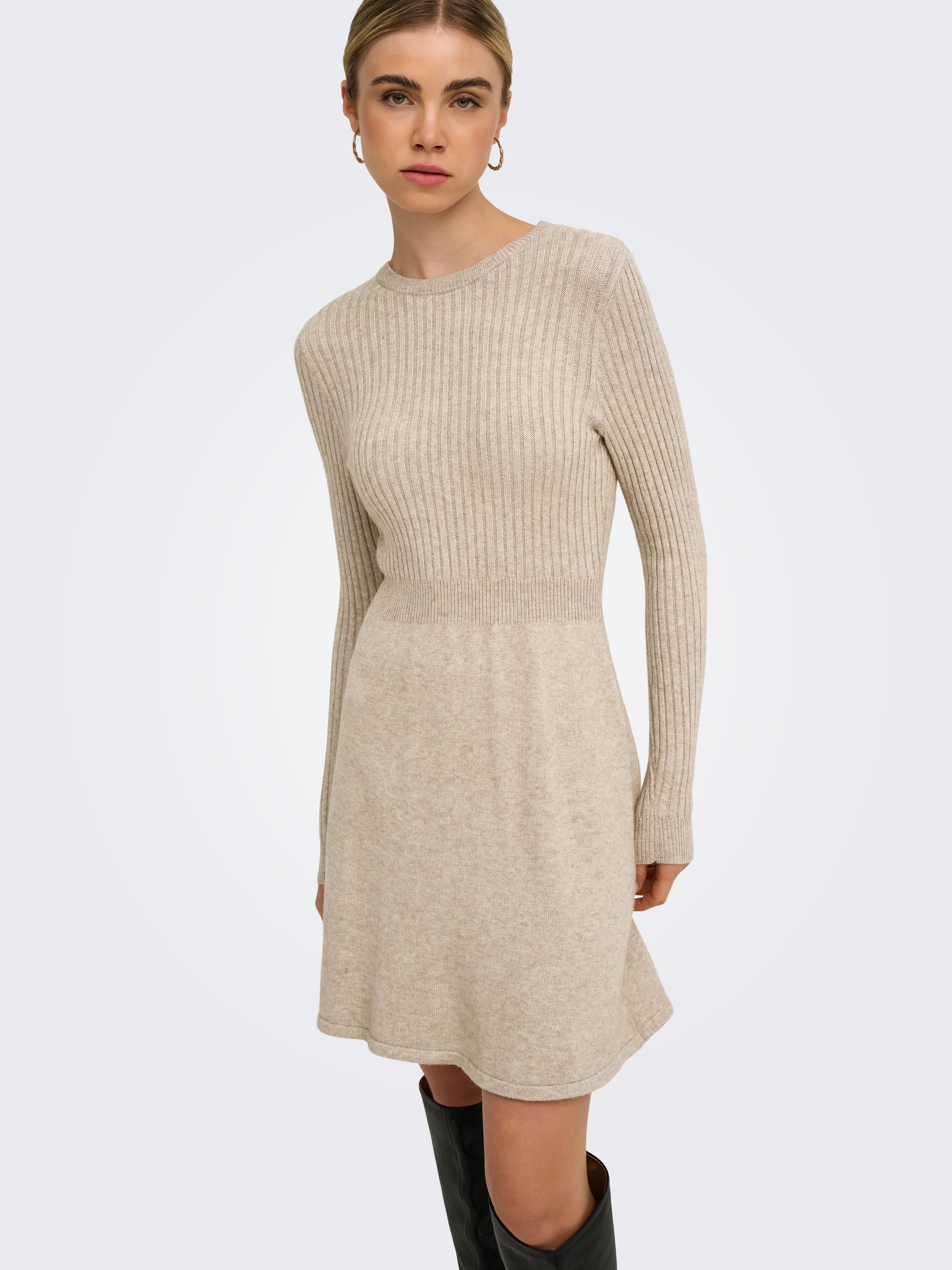 ONLY Strickkleid ONLFIA LS FIT FLARE ONEC DRESS CS KNT Viskosemischung, normal geschnitten