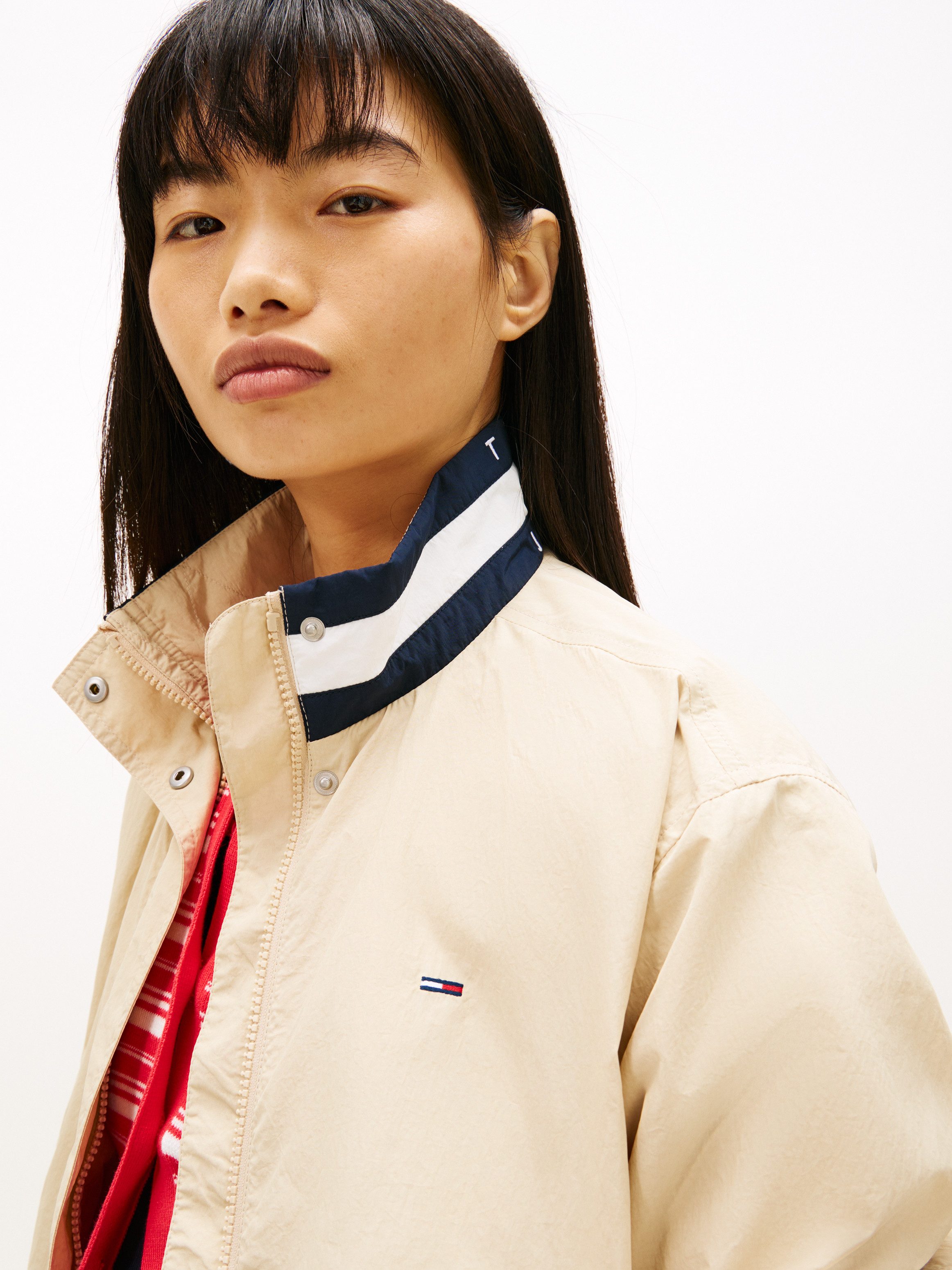 Tommy Jeans Outdoorjacke TJW ESSENTIAL JACKET EXT mit kontrastfarbenem Einsatz