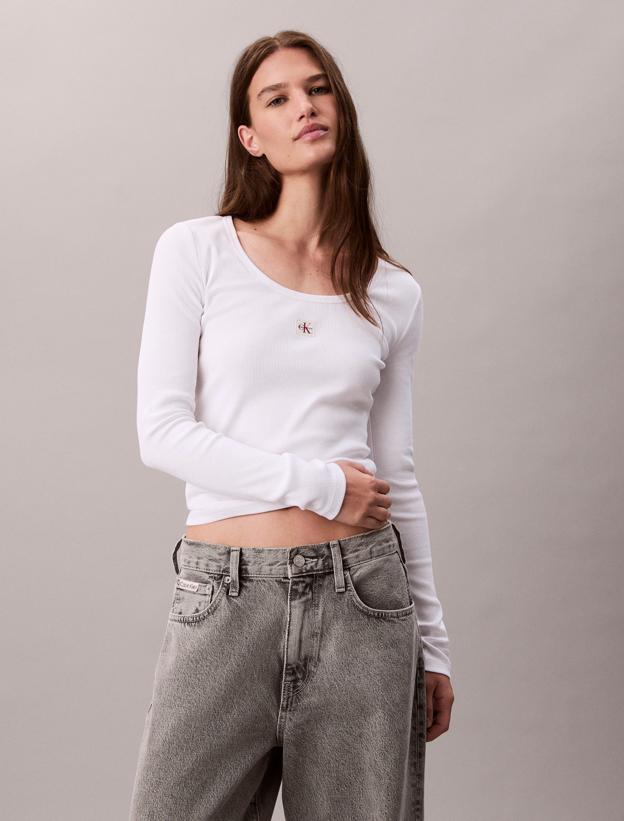 Calvin Klein Jeans Langarmshirt LS WOVEN LABEL 2X2 RIB SCOOP NEC Mit Rundha günstig online kaufen
