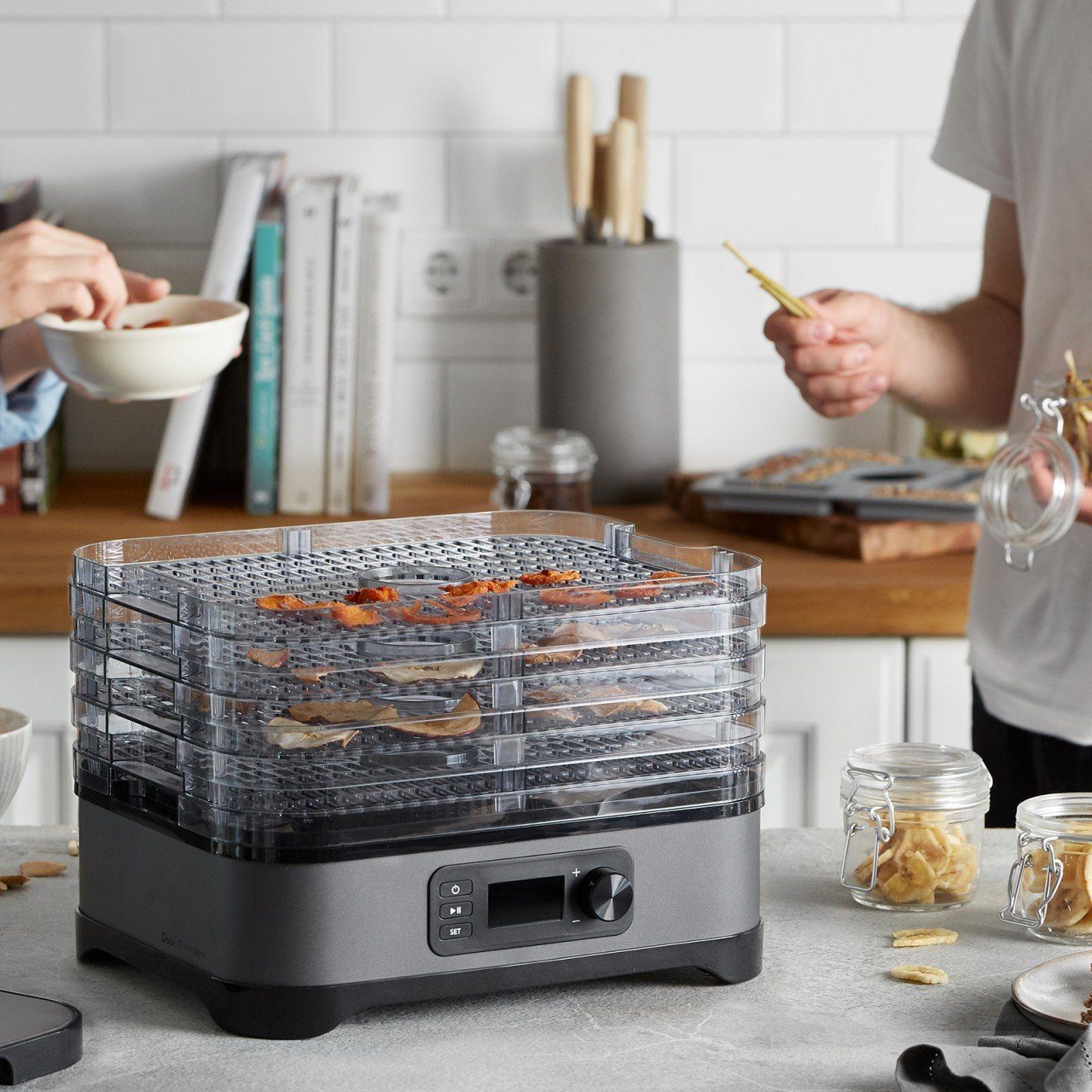 Springlane Dörrautomat Dora aus Edelstahl für Obst, Fleisch und Kräuter 400,00 W, LCD-Display, Spühlmaschinengeeignet, höhenverstellbare Dörrebenen