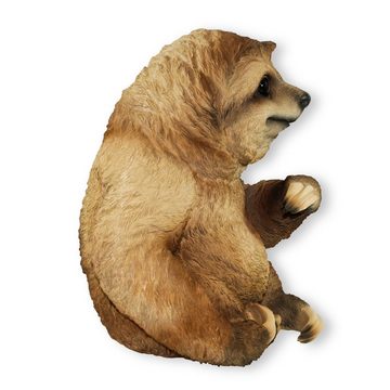 colourliving Tierfigur Faultier Figur sitzend groß Faultier Deko Faultier, handbemalt, realistische Darstellung, Geschenkidee für Arbeitskollegen