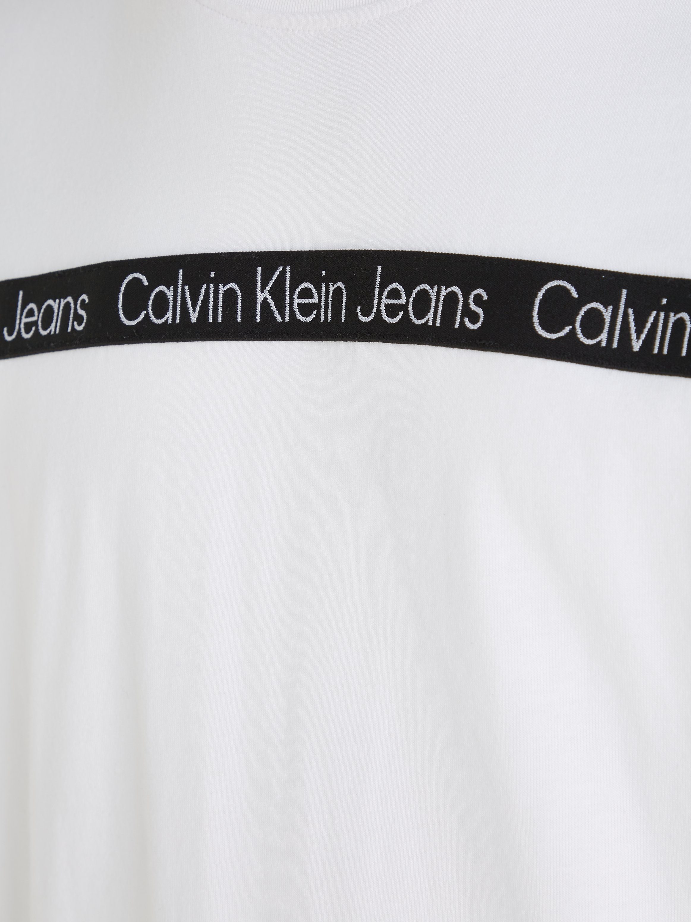 Calvin Klein Jeans mit Jeans Bright Logodesign Klein White Calvin Kurzarmshirt coolem