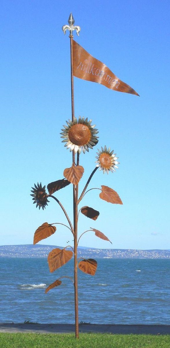 Casa Padrino Skulptur Casa Padrino Luxus XXL Garten Skulptur Sonnenblumen mit Flagge Rost / Silber 95 x 75 x H. 290 cm - Riesige XXL Garten Deko - Luxus Outdoor Deko - Luxus Garten Deko Accessoires