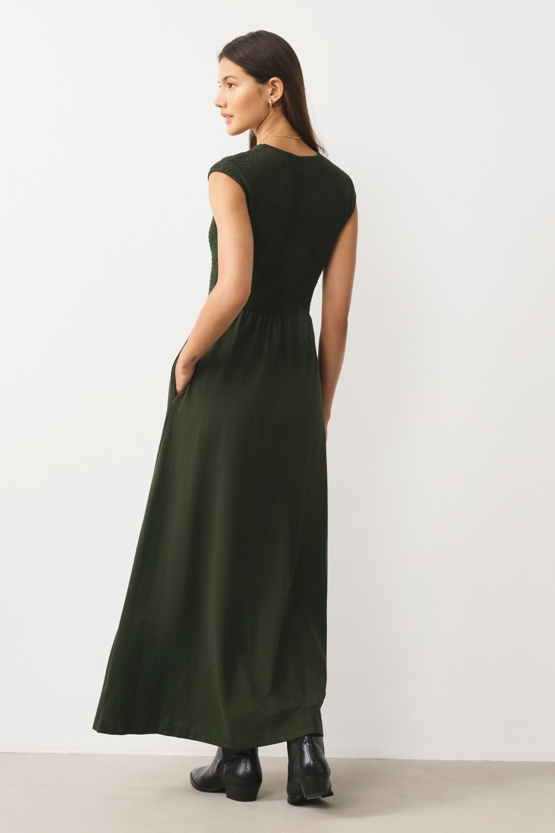 Next Midikleid Jersey-Midikleid mit gesmoktem Rumpf (1-tlg) – Bild 2 von 5