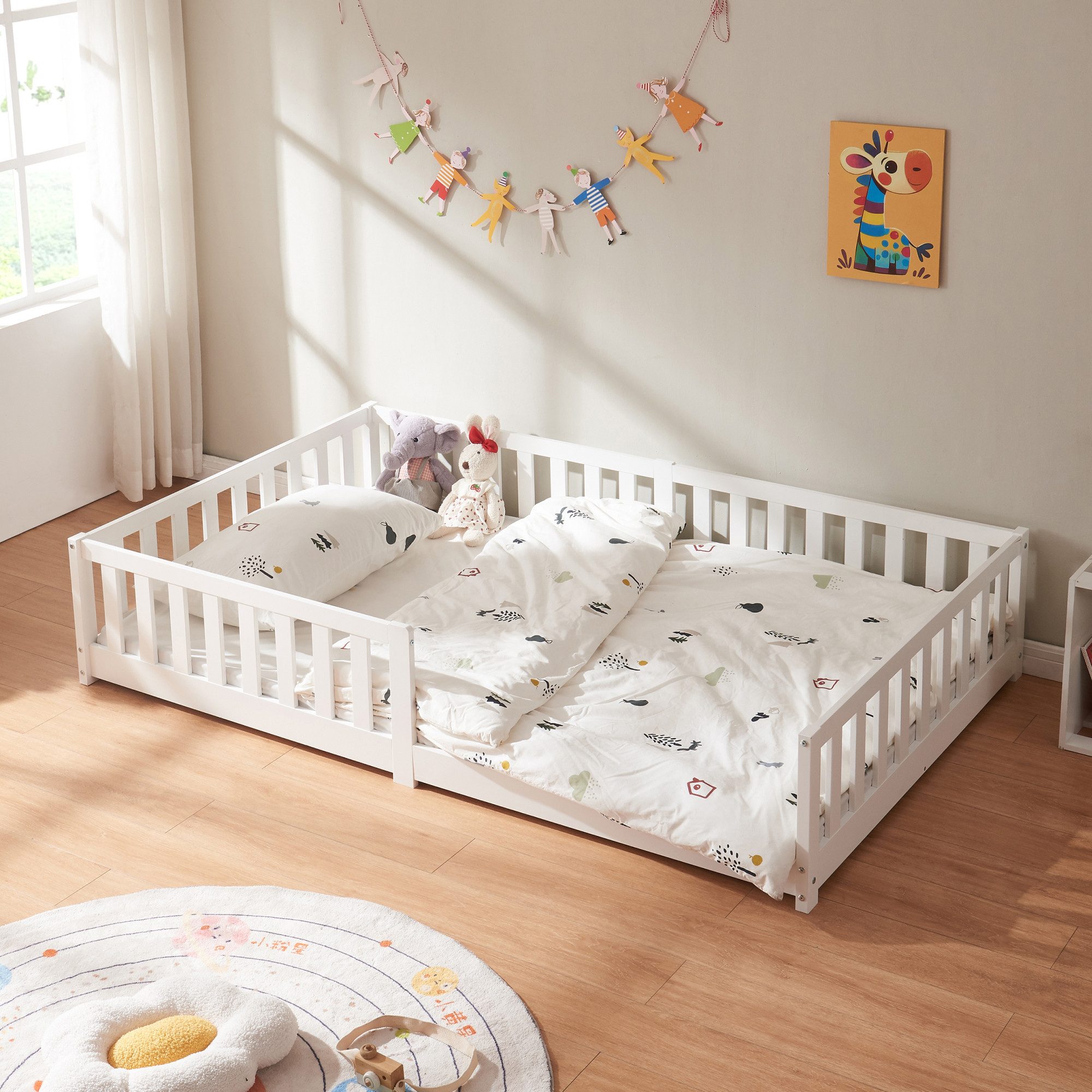 en.casa Kinderbett, »Tanna« mit Rausfallschutz 120x200 cm Montessori Kiefernholz Weiß