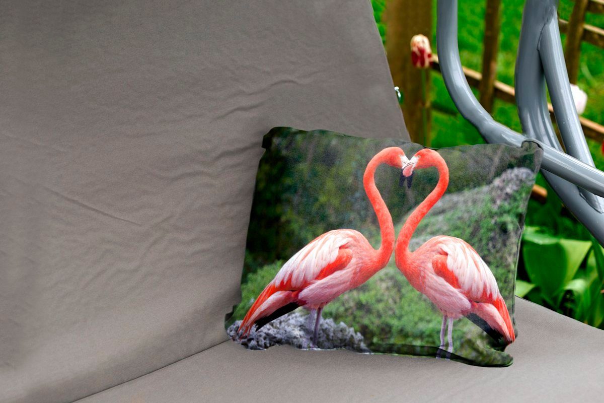MuchoWow Dekokissen Zwei Flamingos bilden Herz, ihren Kissenhülle Polyester, ein mit Hälsen Dekokissenbezug, Outdoor-Dekorationskissen