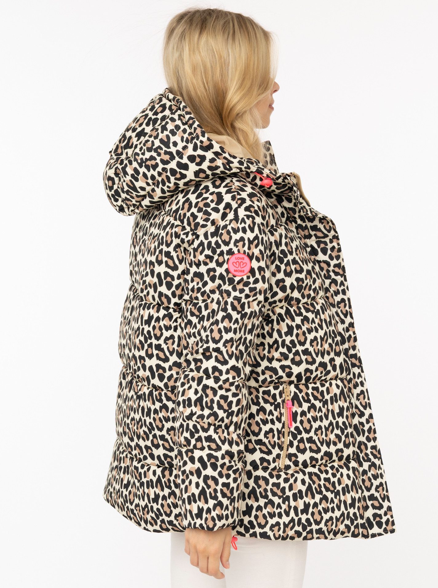 Zwillingsherz Steppjacke „Leo Classic AOP“ Kapuze, Leomuster, verdeckter Reißverschluss mit Knopfblende, Taschen – Bild 3 von 5