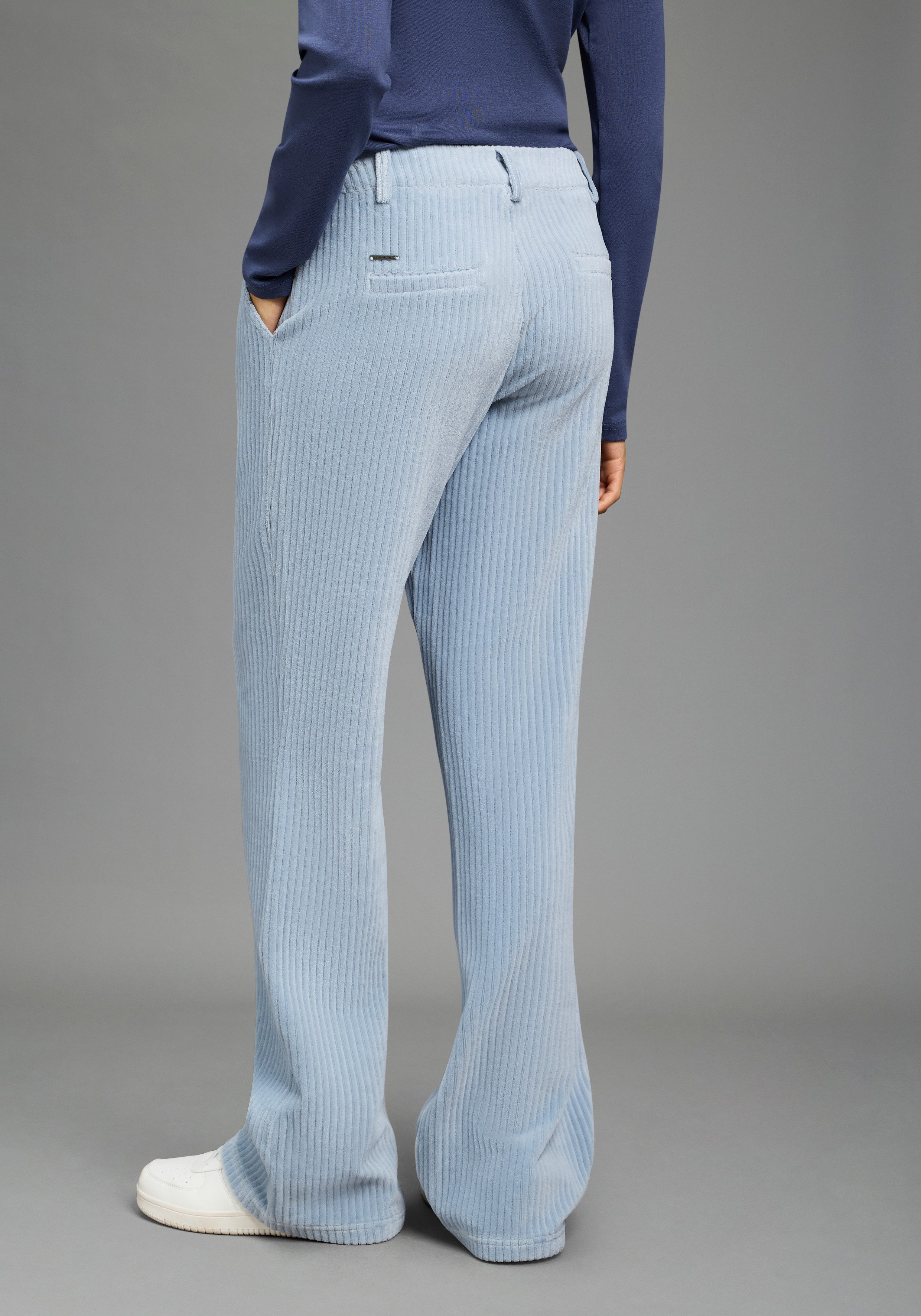 KangaROOS Cordhose weite Basic-Passform, bodenlange Form, elastisches Material. € 69,99, (€ 69,99 pro 1 Stk).