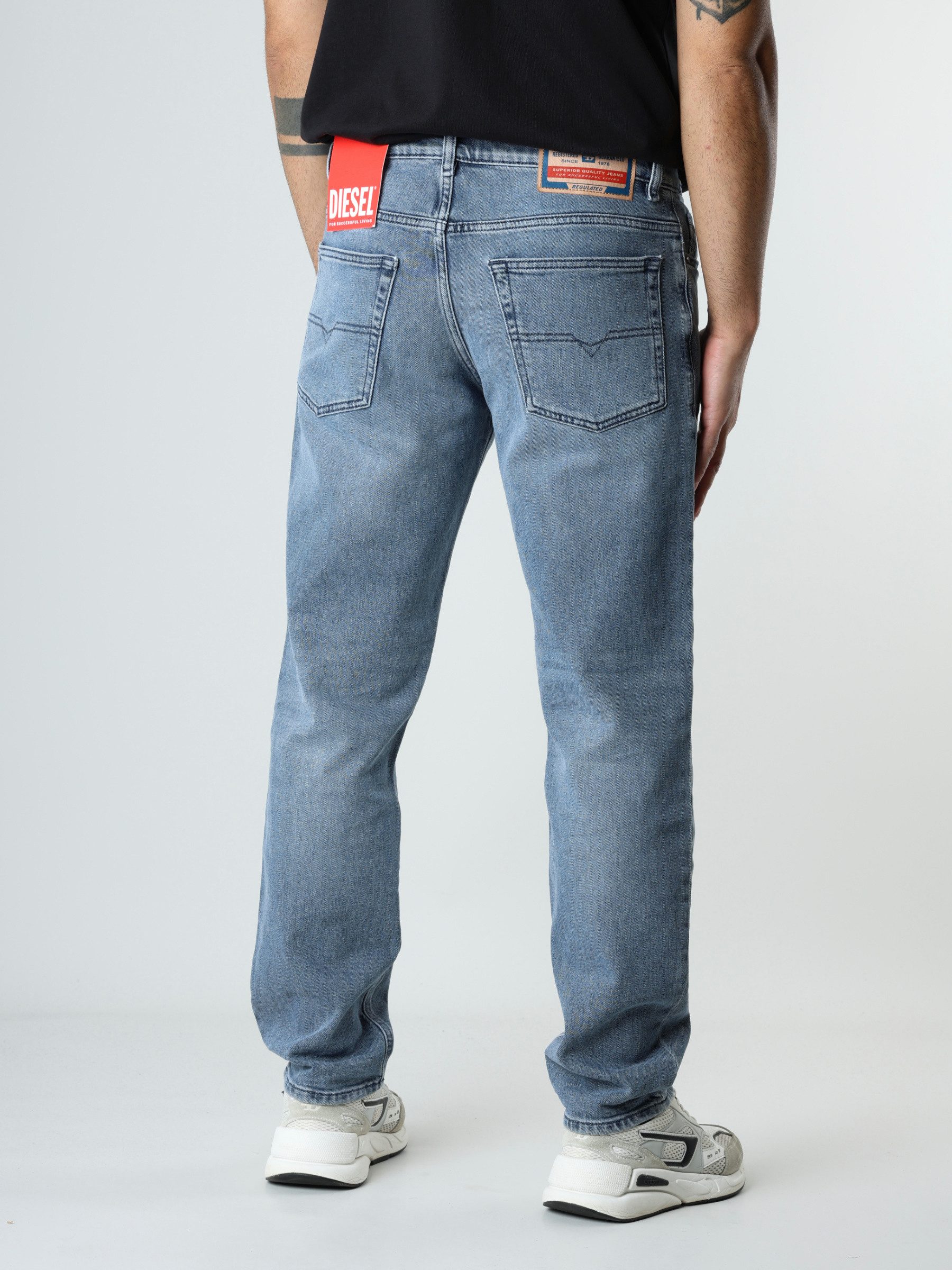 Diesel Tapered-fit-Jeans Regular Fit - 2023 D-FINITIVE Mittlere Bundhöhe, Konische Beinform