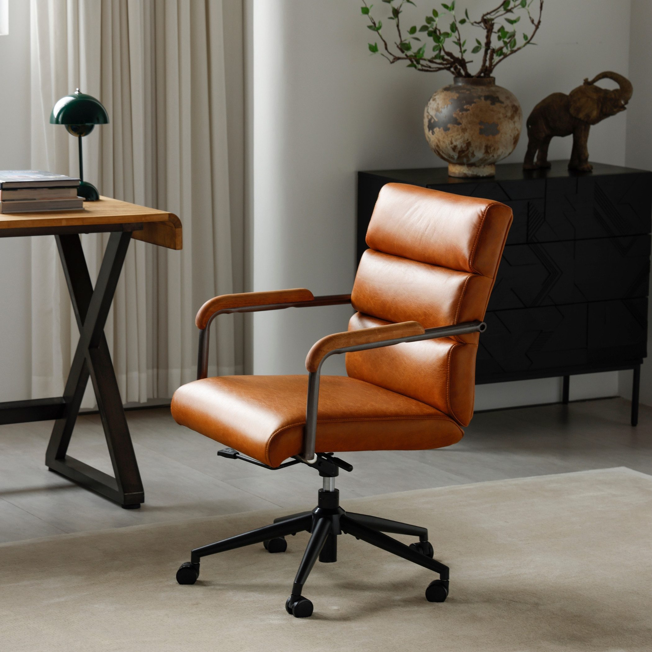SeedWave Bürostuhl Lederbezug Chefsessel mit Holz-Armlehnen, Drehstuhl mit Wippfunktion, Industrial-Stil, bis 136kg belastbar, mit leisen Rollen