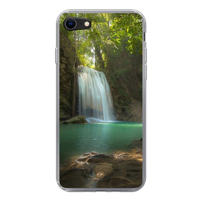 MuchoWow Handyhülle Ein tropischer Baum im Erawan-Nationalpark in Thailand Handyhülle Apple iPhone 8 Smartphone-Bumper Print Handy Schutzhülle