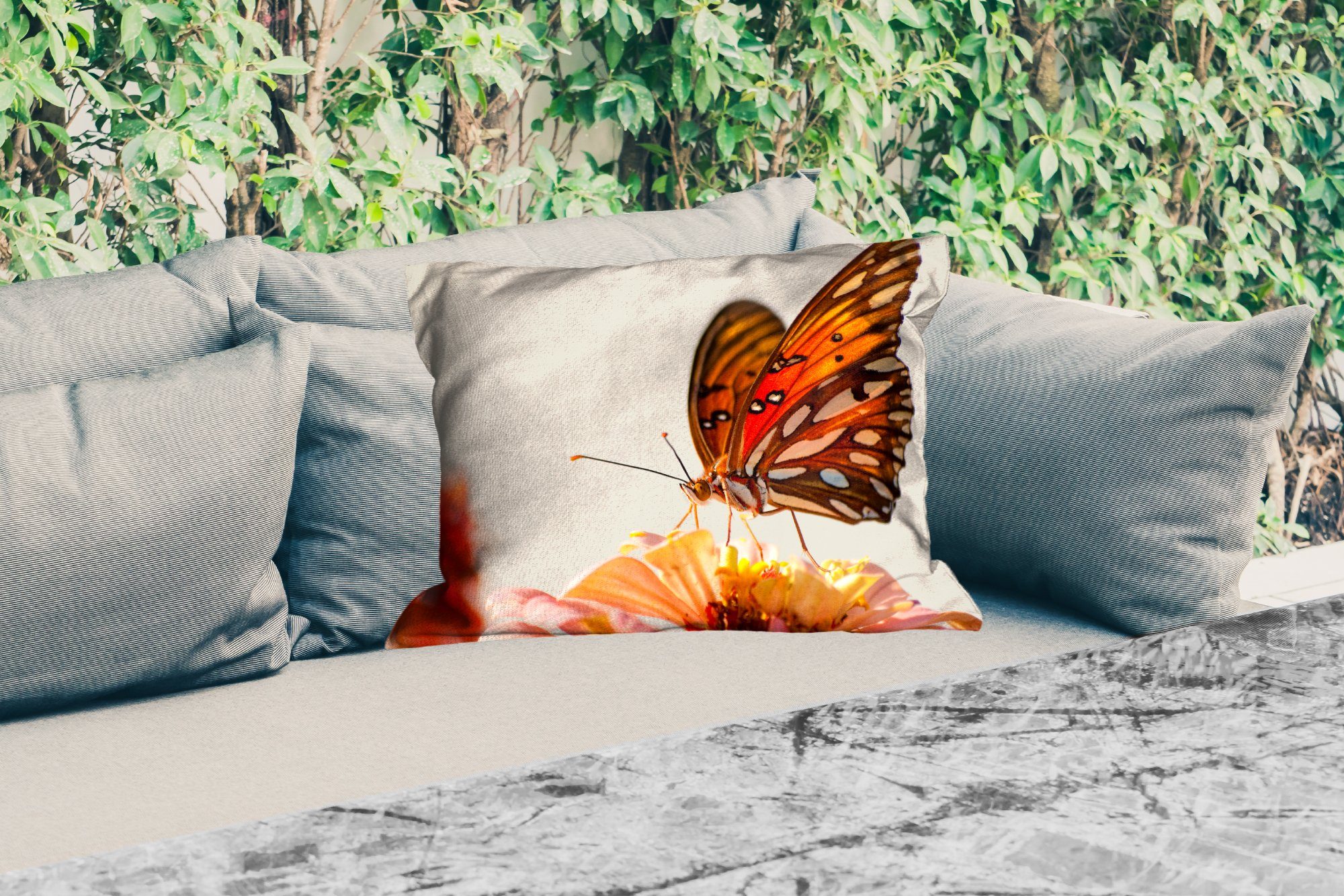 Dekokissen - Blume Schmetterling - Kissenhülle Polyester, - Insekten, Outdoor-Dekorationskissen, Dekokissenbezug, Orange MuchoWow