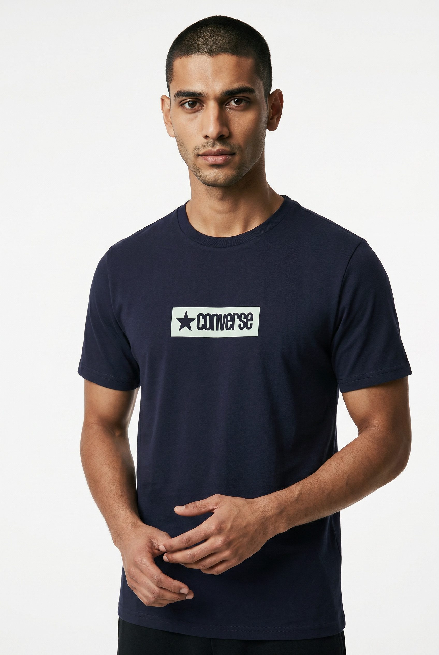 Converse T-Shirt MEN'S CONVERSE RETRO BLOCK LOGO T-SHIRT Kurzarm-Design, mit eingefasster Kante am Ärmelabschluss