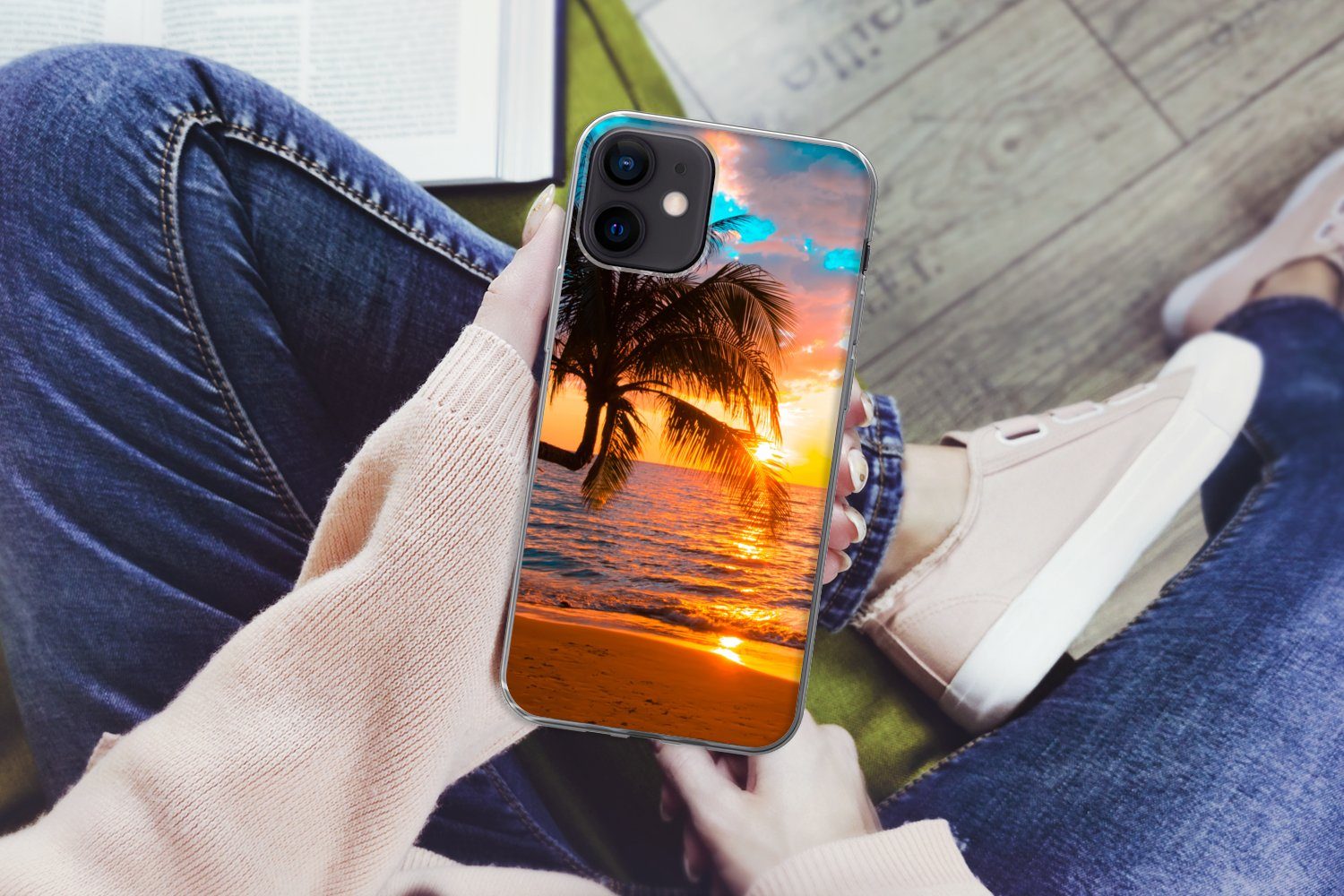 MuchoWow Handyhülle für Apple iPhone 12 Palme - Sonnenuntergang - Horizont - Strand - Meer, Smartphone-Bumper, Print, Handy Schutzhülle Dünn