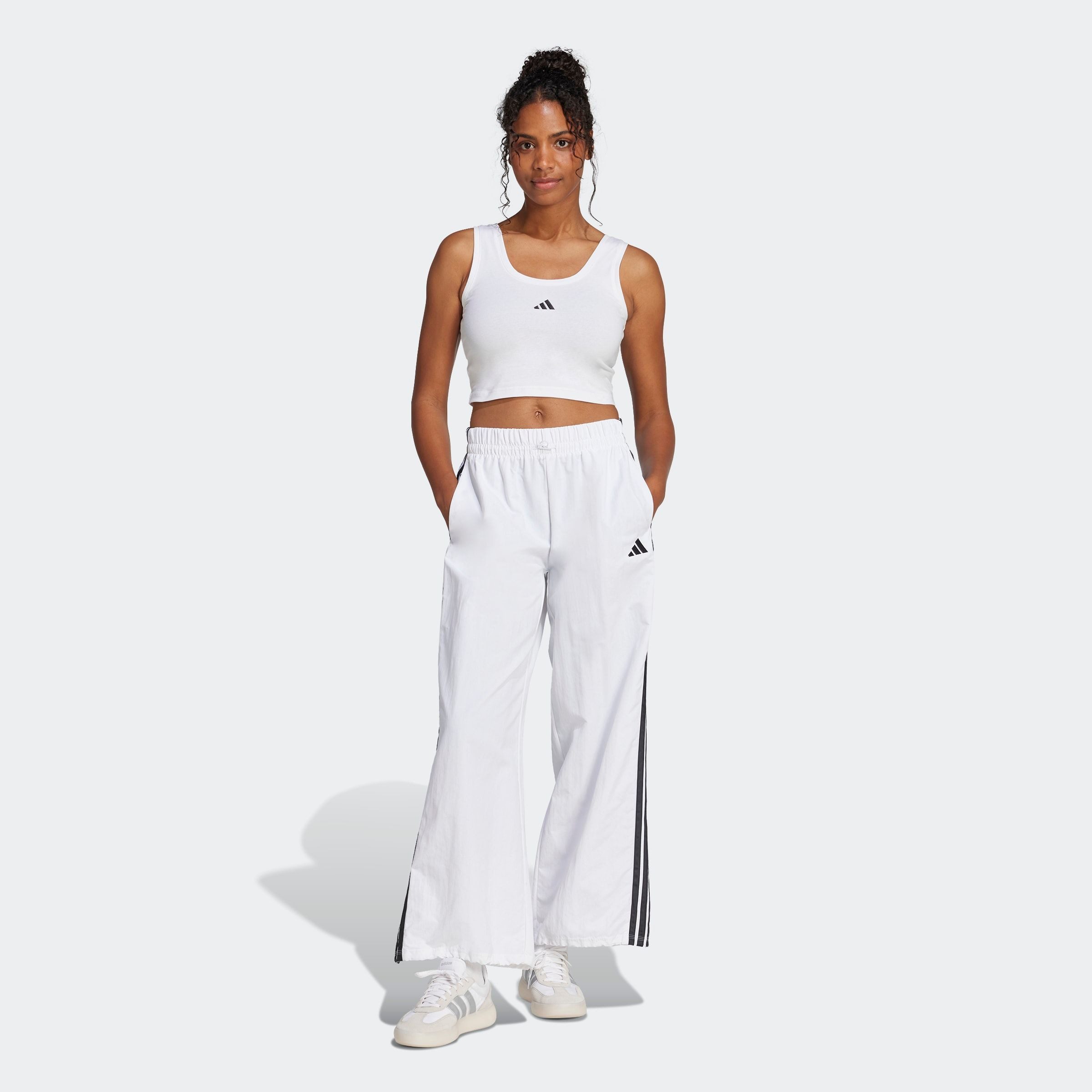 adidas Sportswear Tanktop ESSENTIALS SMALL LOGO COTTON LIFESTYLE schmale Passform, leichtes und luftiges Design