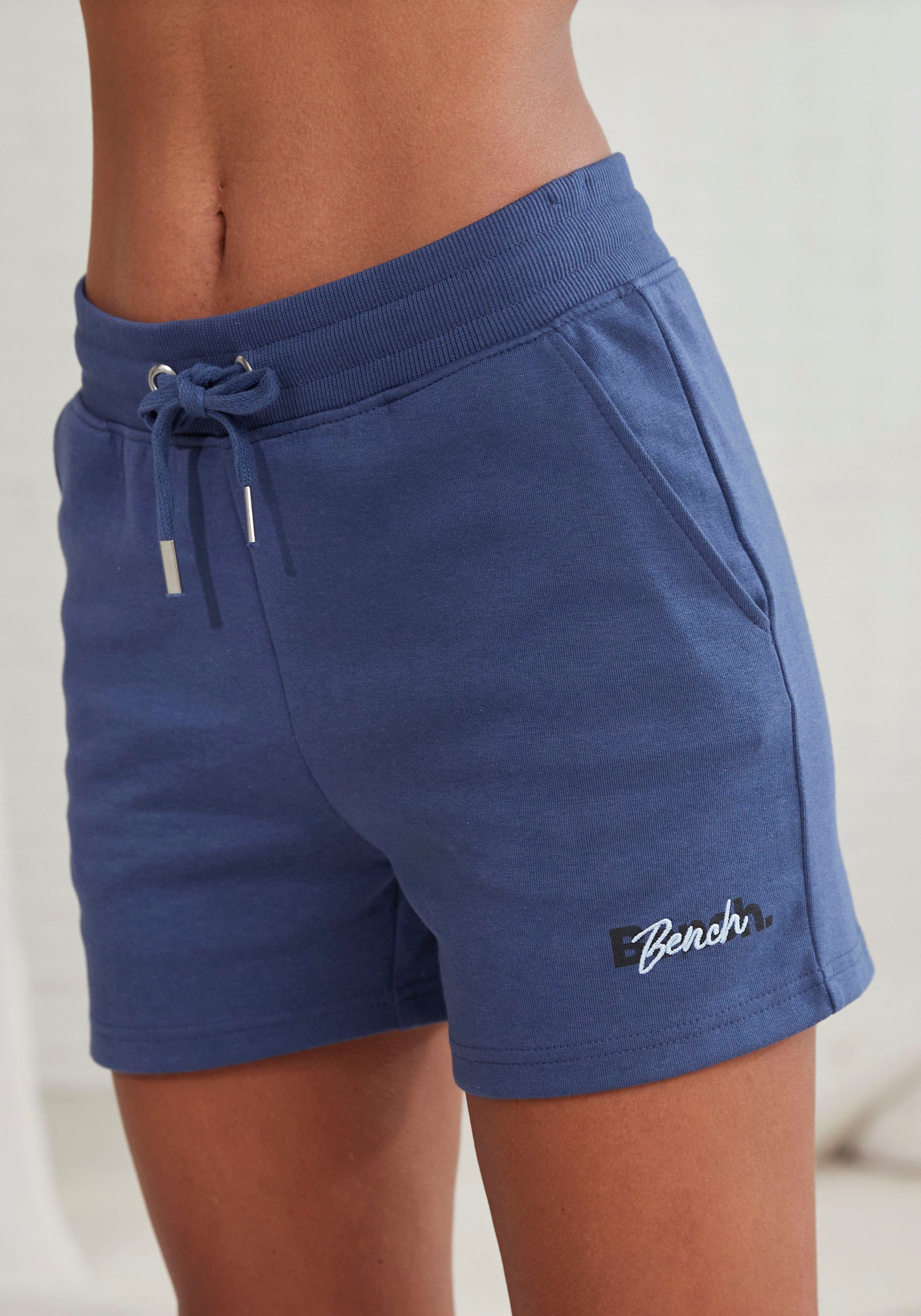Bench. Loungewear Shorts mit Logodruck und günstig online kaufen
