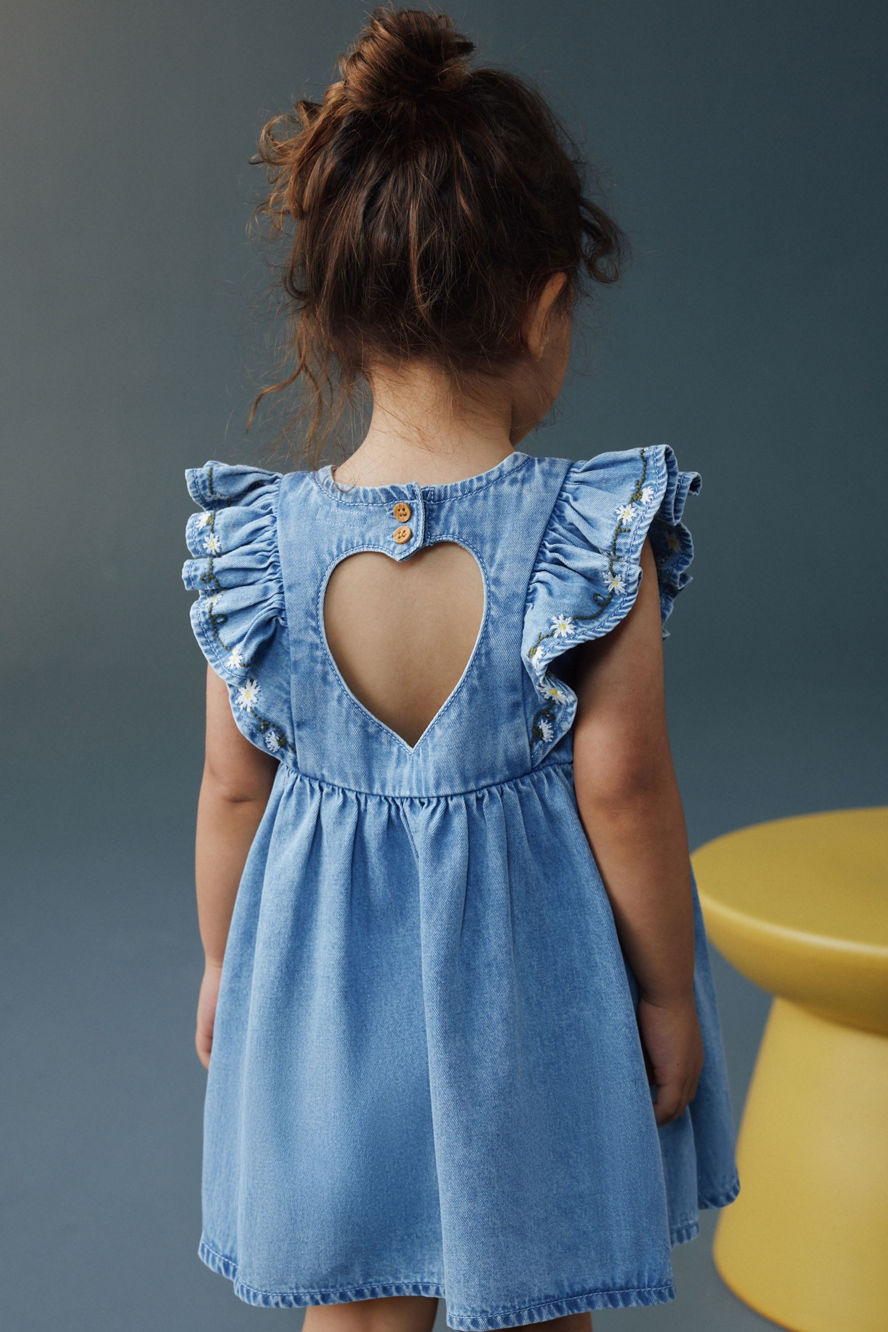 Next Jeanskleid Kleid mit Rüschenärmeln (1-tlg)