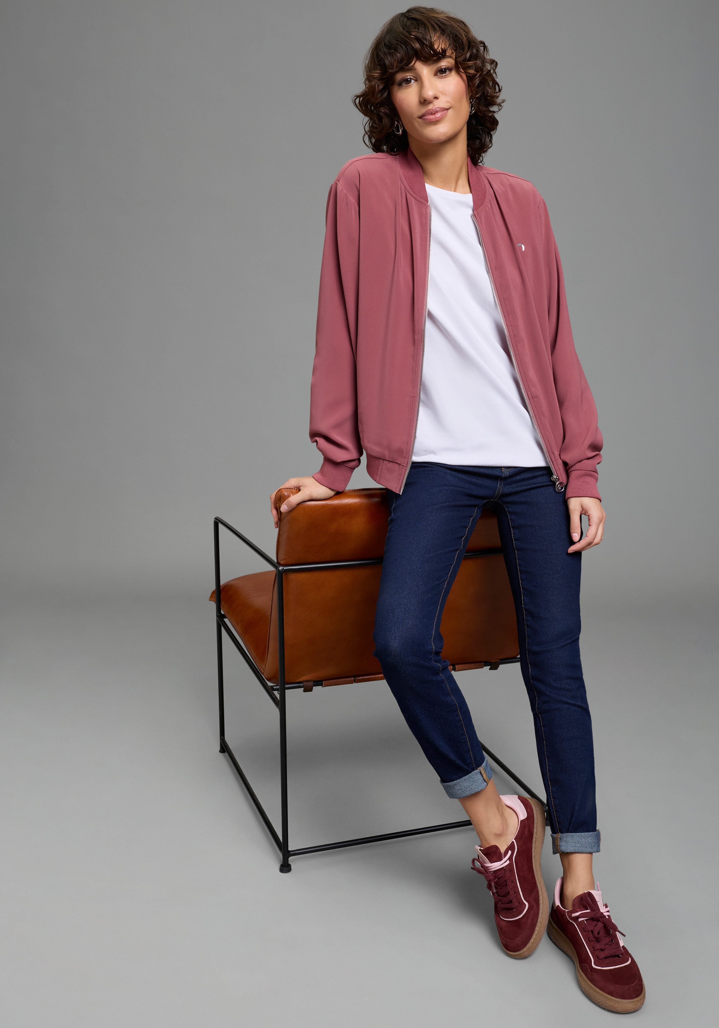 Zum Outfit 12