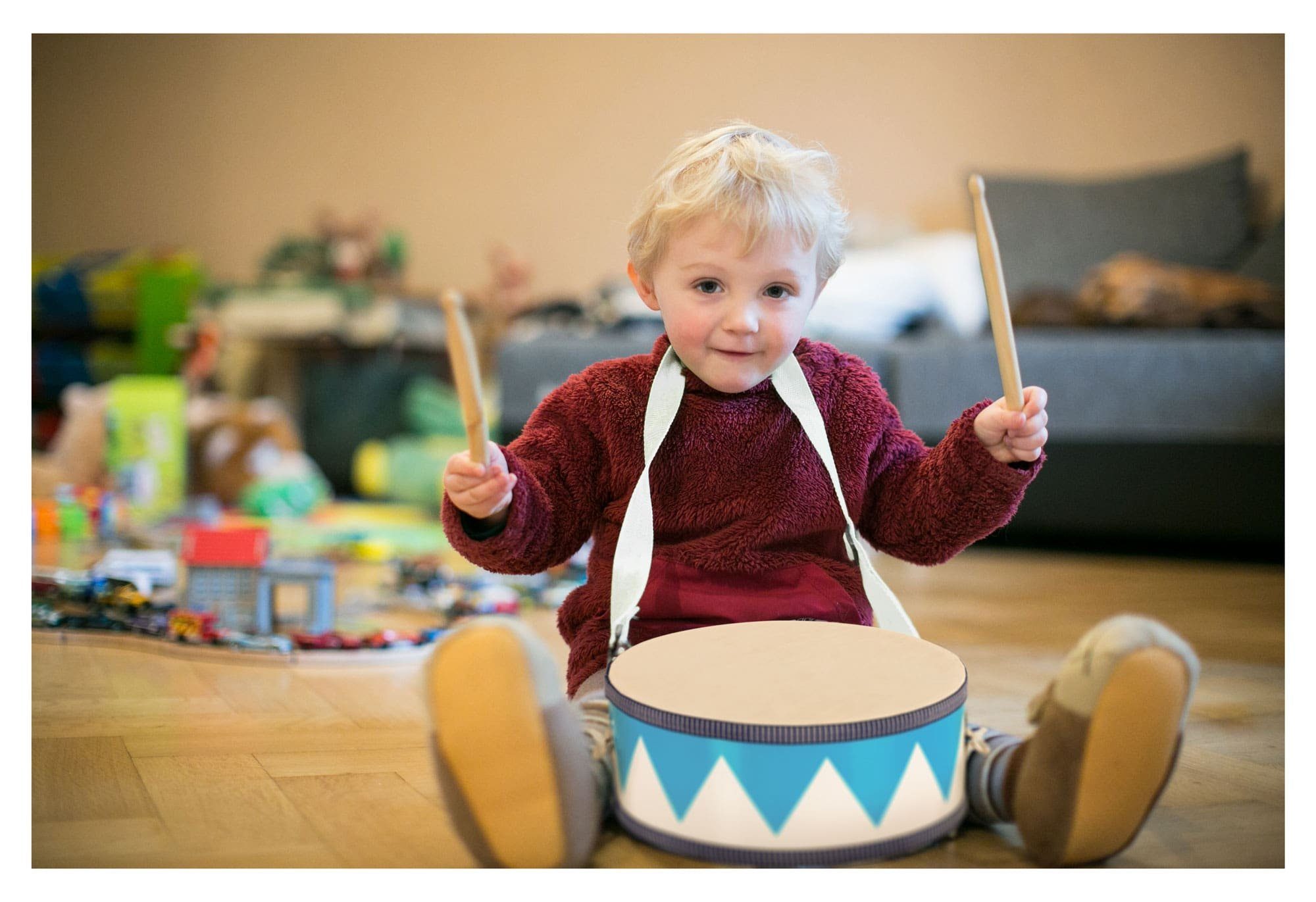 Classic Cantabile Trommel Kindertrommel aus Holz,Inkl. Drumsticks & Umhängegurt, 3-St., Trommel für Kinder