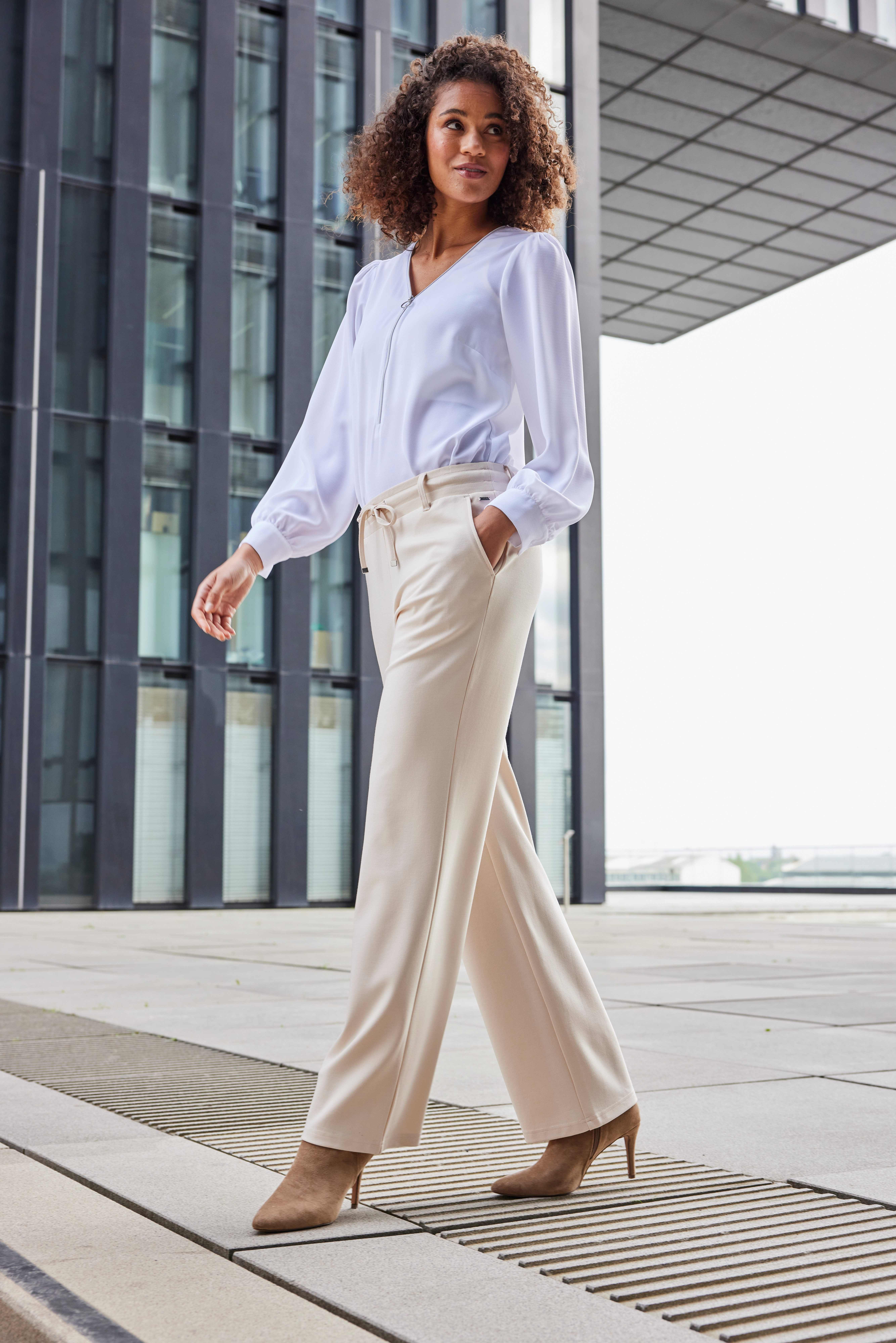 LASCANA Homewearhose in weich fließendem Material, Loungewear