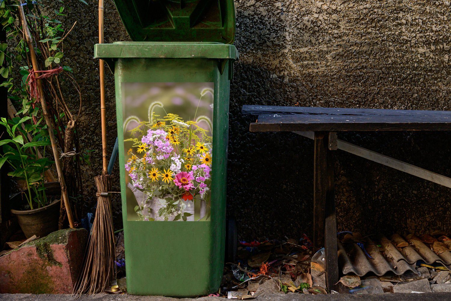 Container, St), (1 Mülleimer-aufkleber, Sticker, Abfalbehälter Mülltonne, MuchoWow - Blumen Gießkanne Wandsticker - Farbe
