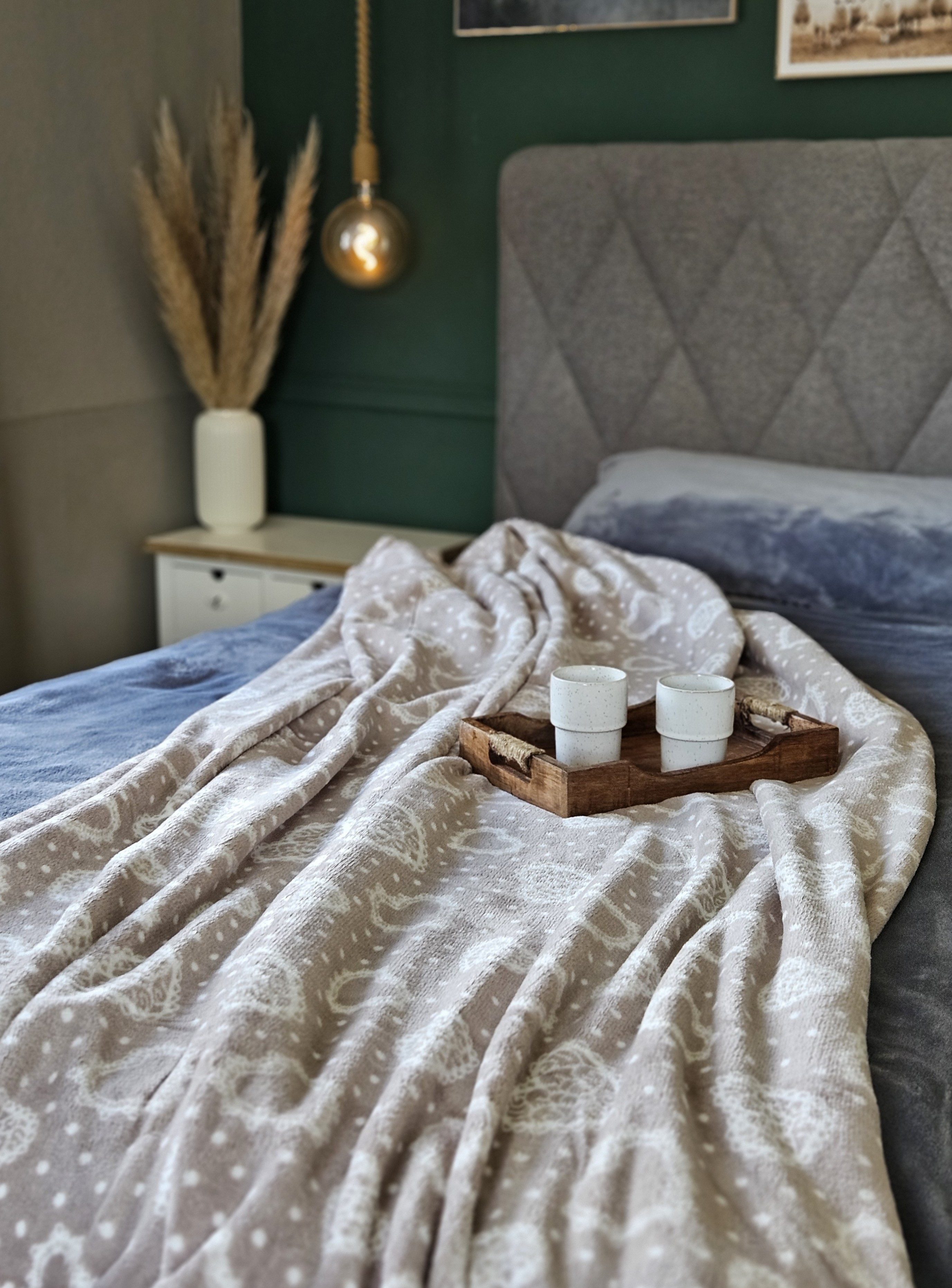Wohndecke Kuscheldecke Decke Tagesdecke Herzen 150x200 cm Creme Grau Beige Rot, Meinposten