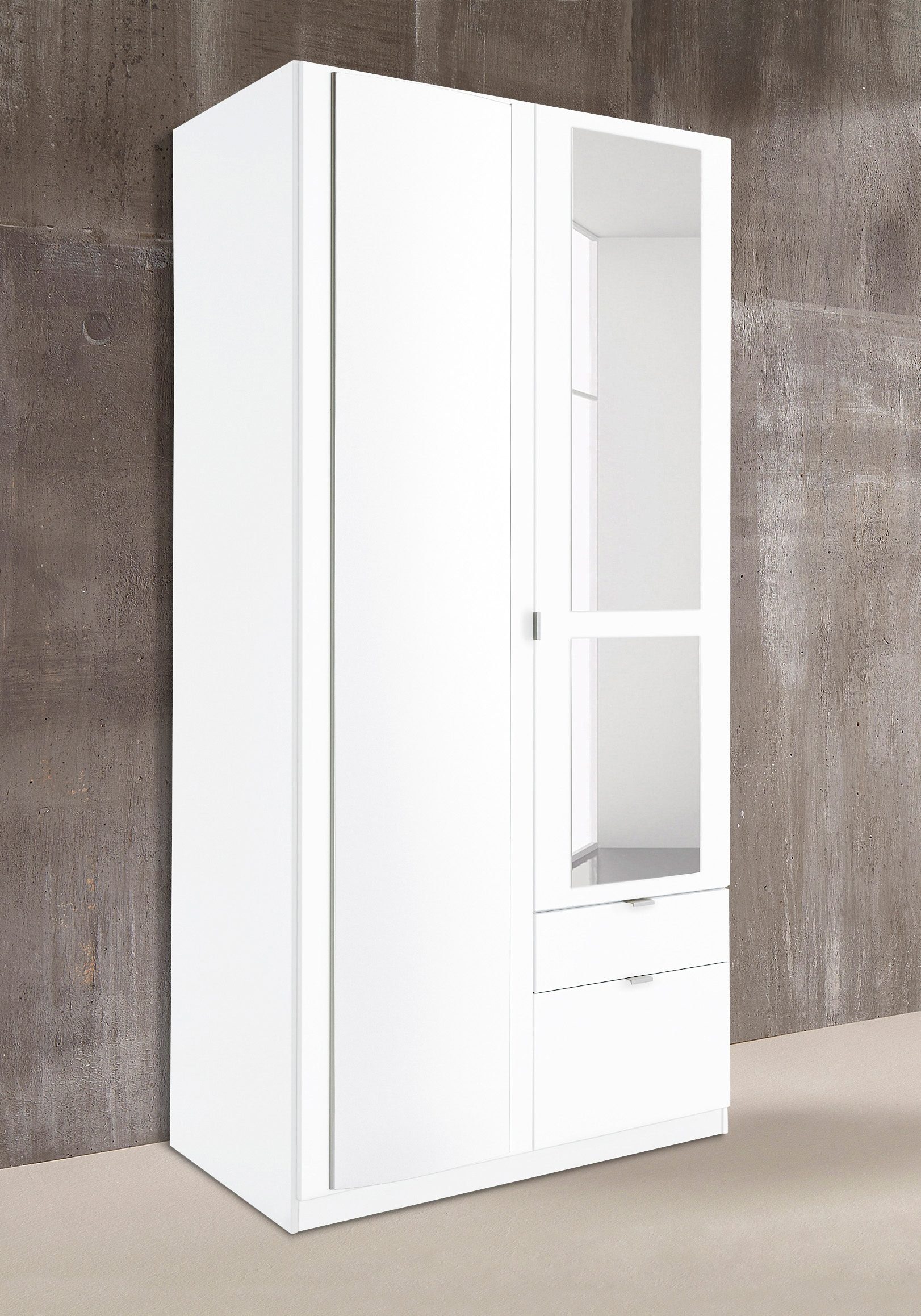 priess Kleiderschrank mit gerundeten Elementen auf den Außentüren