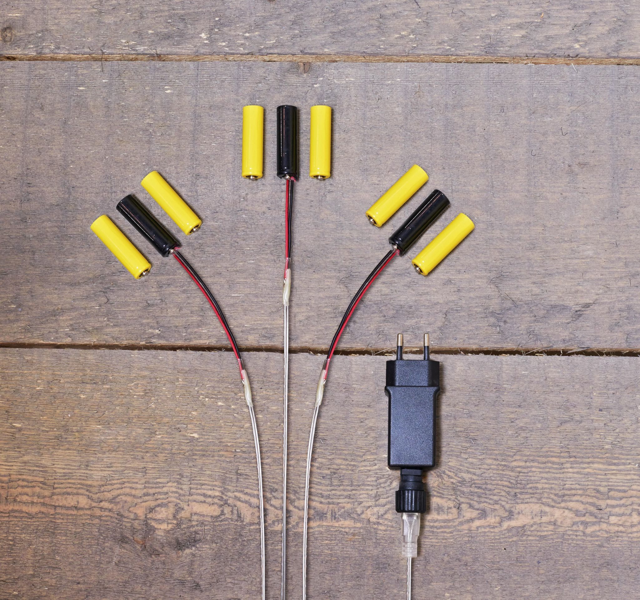 Coen Bakker Deco BV Batterie Netzteil Adapter 3 x 3 AAA Micro Batterien 4,5V Adapter, 400 cm, für LED-Geräte