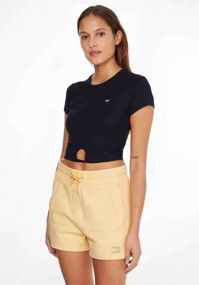 Tommy Jeans Rundhalsshirt »TJW CROP STRAP RIB FRONT KNOT SS« mit Tommy Jeans Logoflag