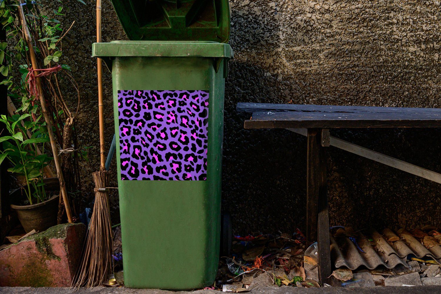 MuchoWow Wandsticker Pantherdruck - Lila (1 Sticker, - Neon Mülltonne, Mülleimer-aufkleber, Rosa St), Container, Abfalbehälter 