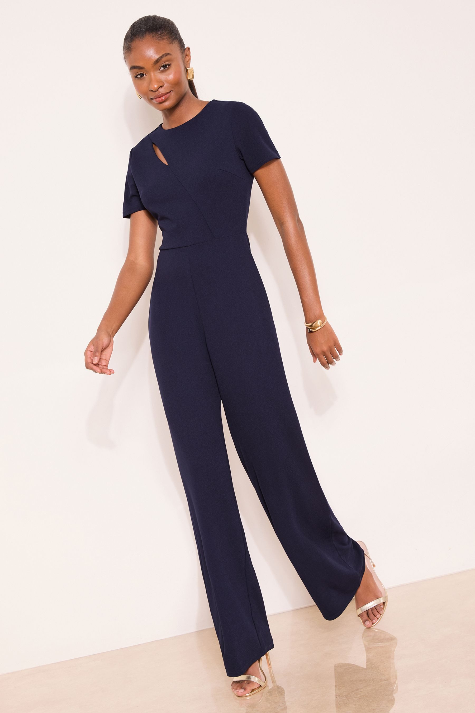 LIPSY Jumpsuit Lipsy Jumpsuit mit gespleißten Ärmeln, Kurzgröße (1-tlg)