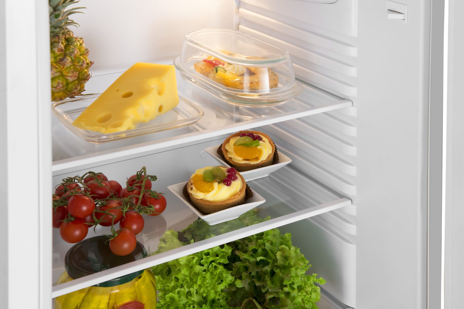 Amica Vollraumkühlschrank VKS 351 155 W, 85 cm hoch, 48 cm breit, Stilvoll, leise, perfekt organisiert – ideal für kleine Räume