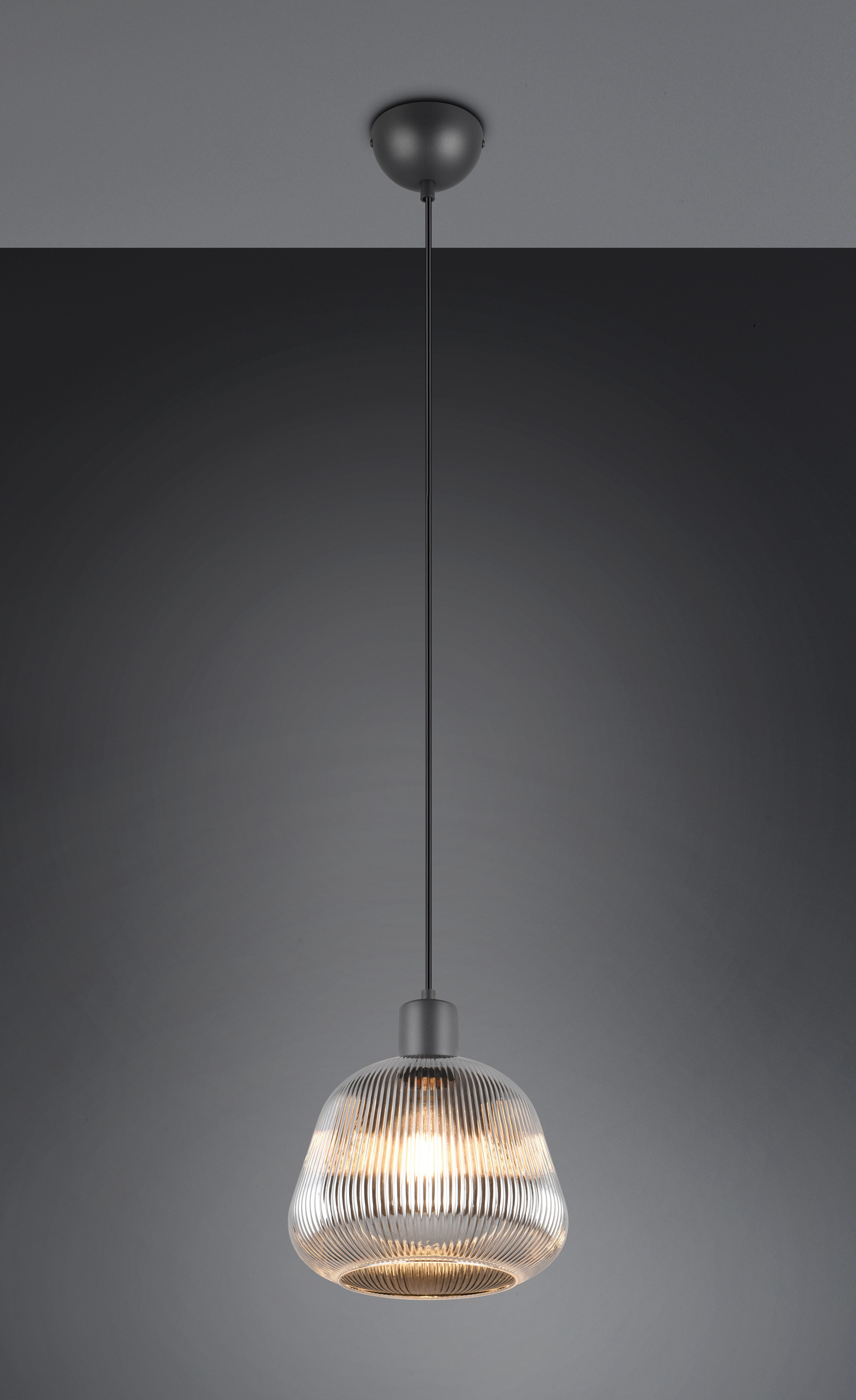 TRIO Leuchten Pendelleuchte TARIFA, 1-flammige Hängeleuchte exkl 1xE27 max 25W, Glas Hängelampe, Leuchtmittel wechselbar, warmweiß - kaltweiß, höhenverstellbar max 150cm Glas in Riffeloptik und leicht verspiegelt