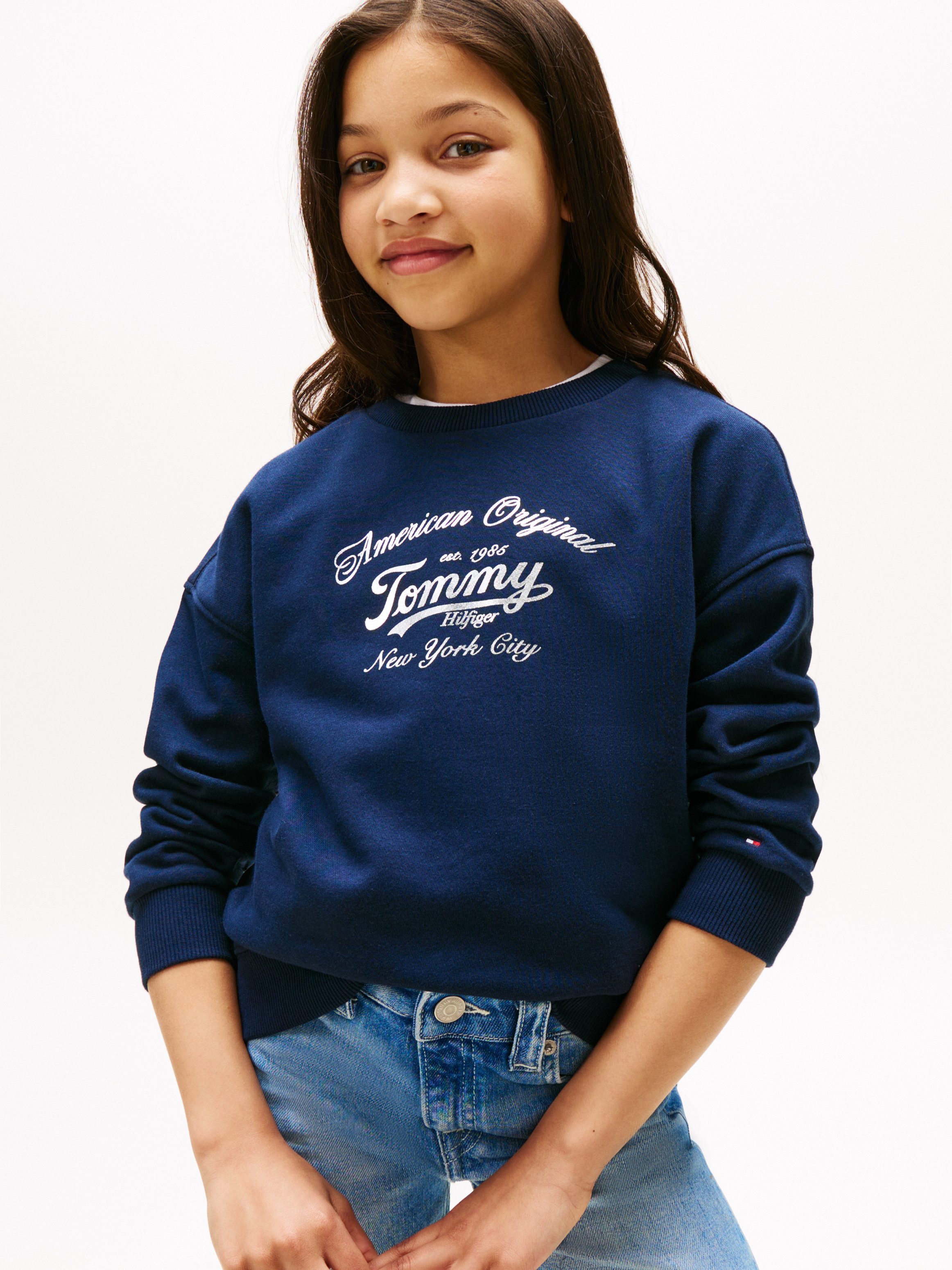 Tommy Hilfiger Sweatshirt TOMMY SCRIPT SWEATSHIRT für Kinder bis 16 Jahre, mit glänzendem Druck